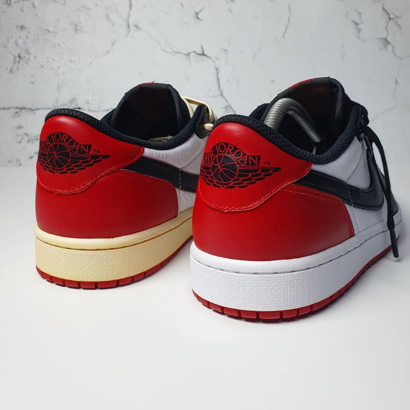Jordan 1 Retro Low OG Black Toe 착용 스타일 - 3