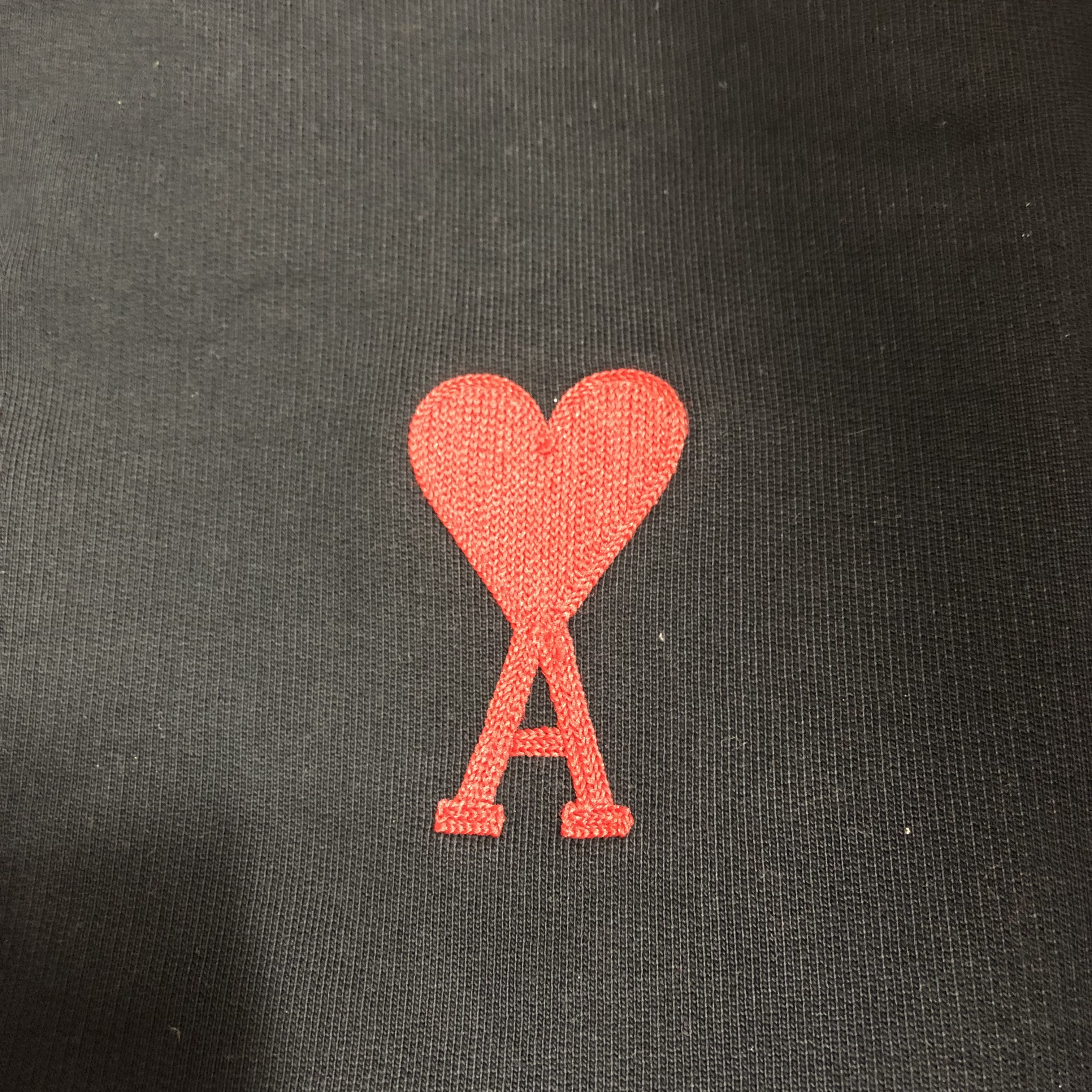 AMI de Coeur Hoodie Black 착용 스타일