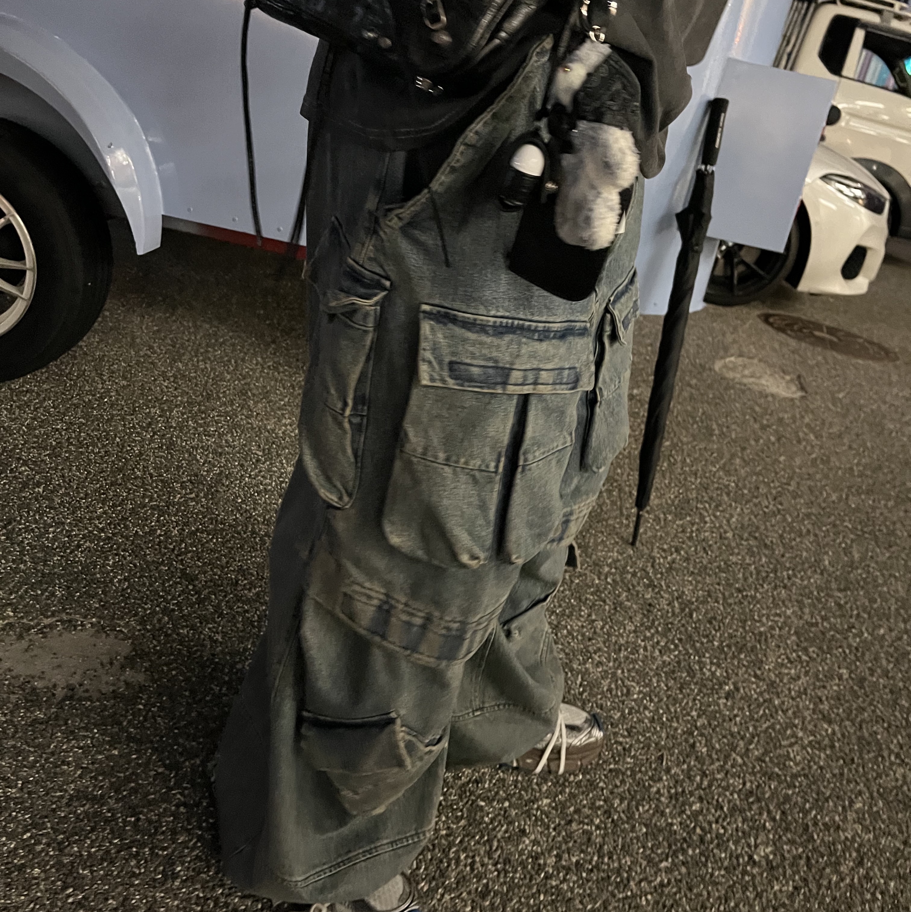Balenciaga 3XL Sneakers Worn Out Grey White Blue, Balenciaga Arena Lambskin Aged Silver Hardware Le Cagole XS Flap Bag Black 착용 스타일 - 4