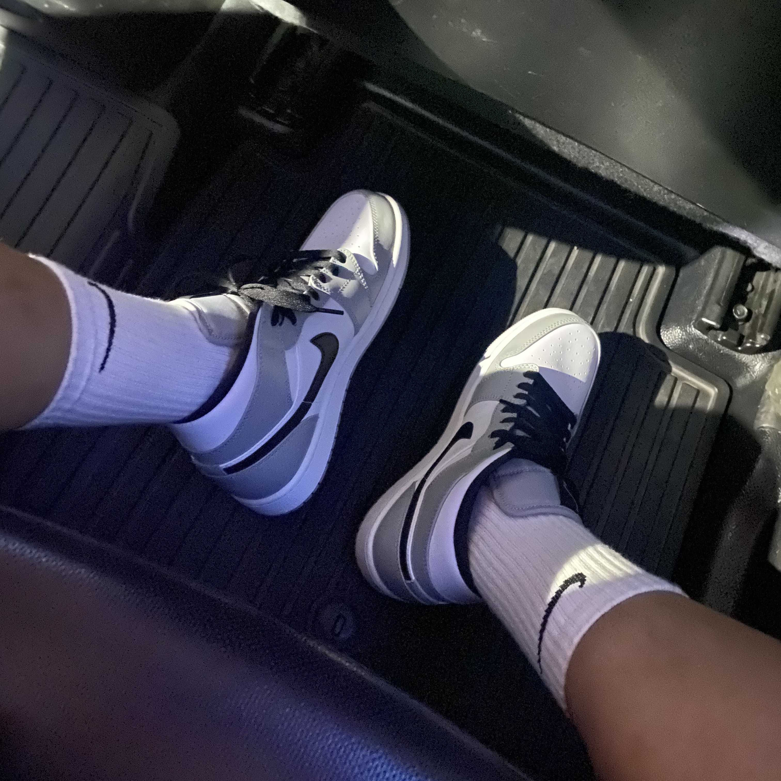 Jordan 1 Mid Light Smoke Grey 착용 스타일