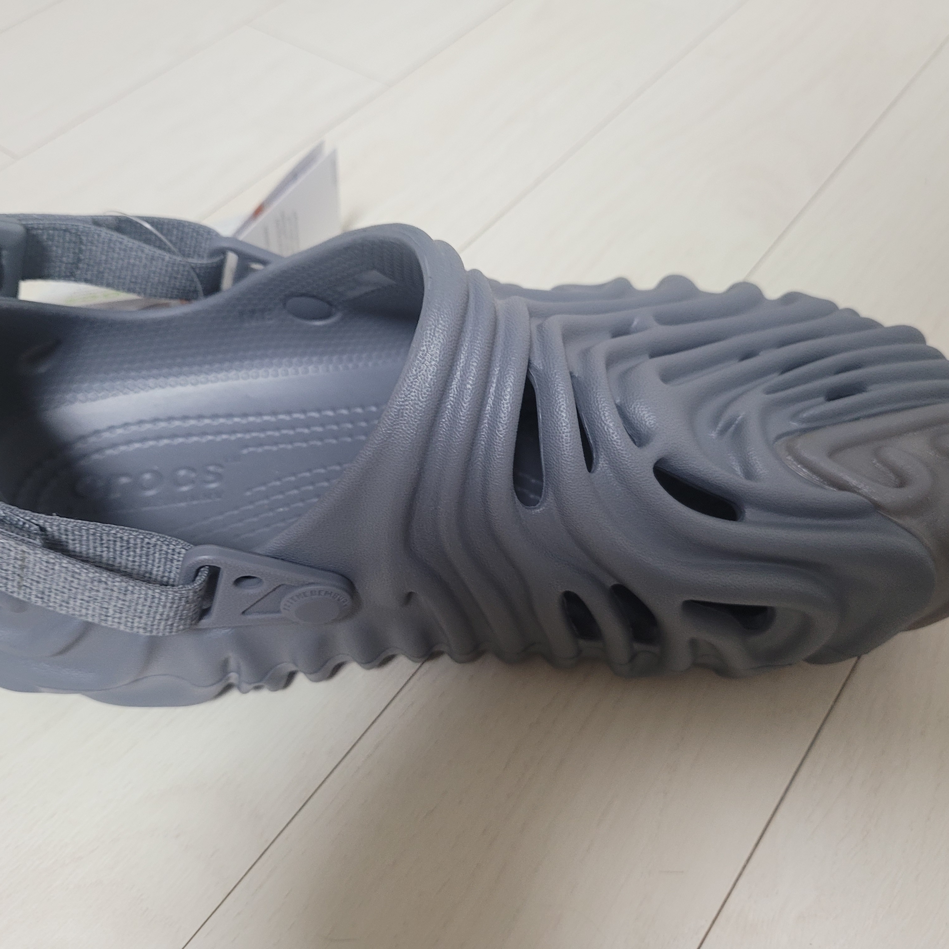Crocs x Salehe Bembury Pollex Clog Niagara 착용 스타일