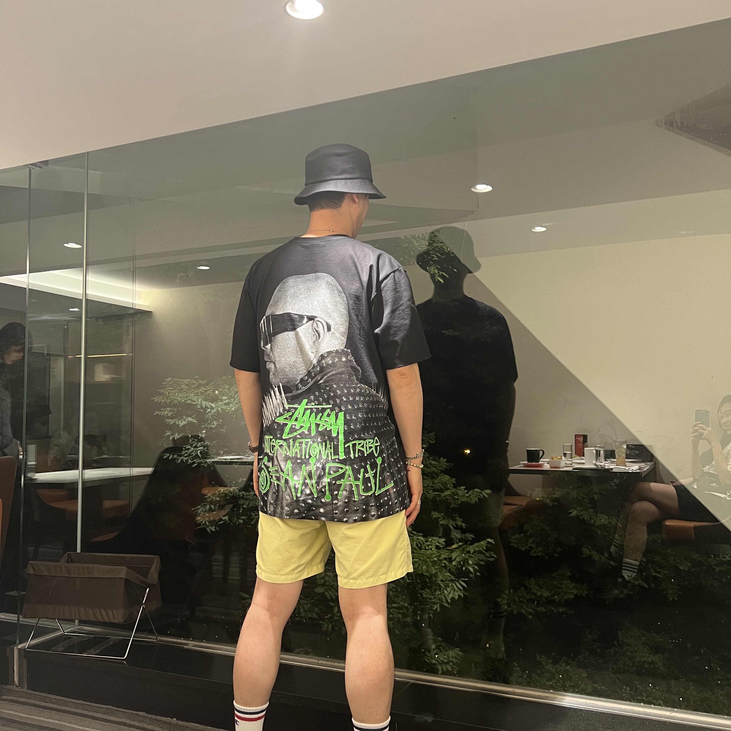 Stussy x Sean Paul T-Shirt Black 착용 스타일