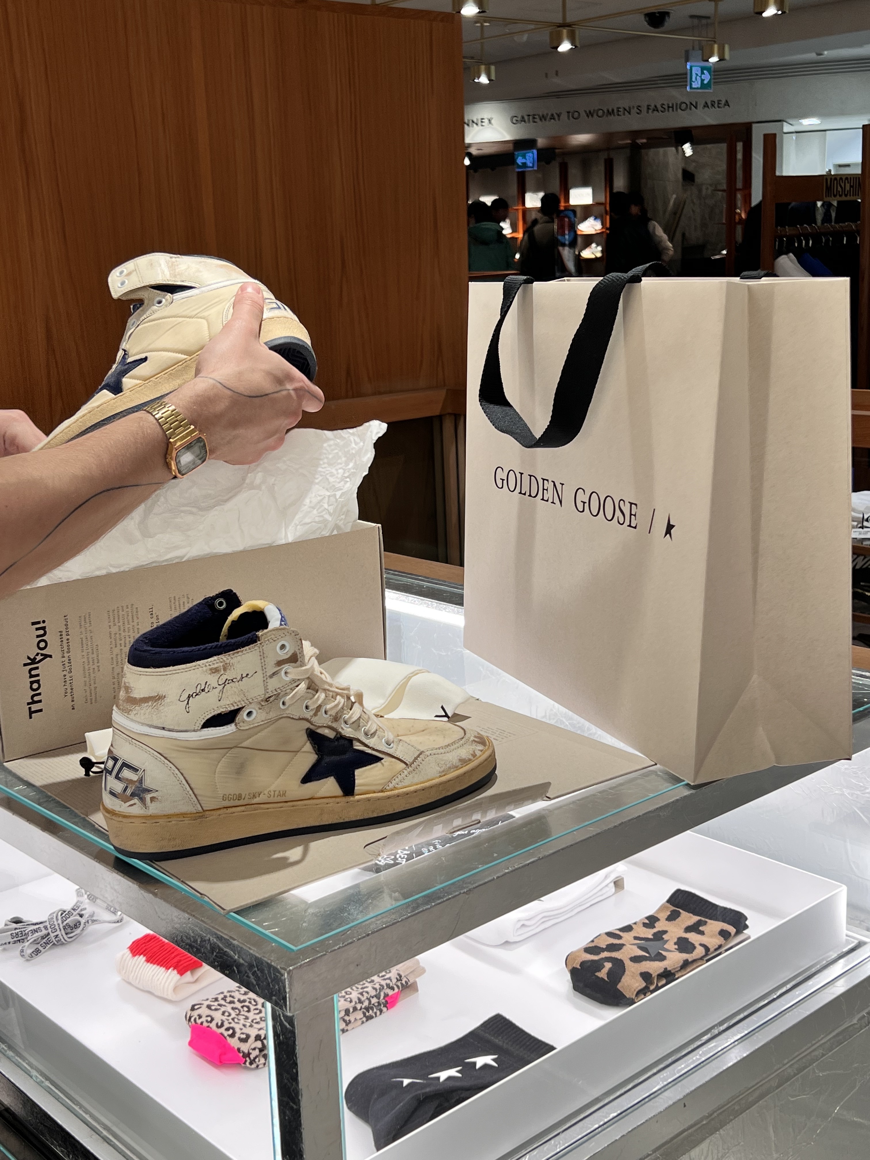 Golden Goose Sky Star Sneakers Cream White Dark Blue 착용 스타일 - 1