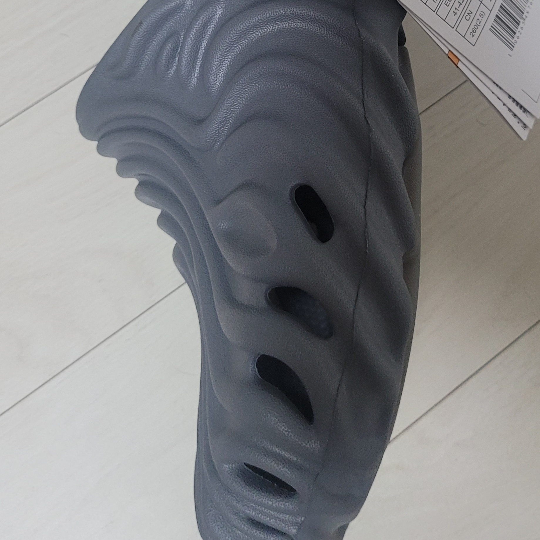 Crocs x Salehe Bembury Pollex Clog Niagara 착용 스타일