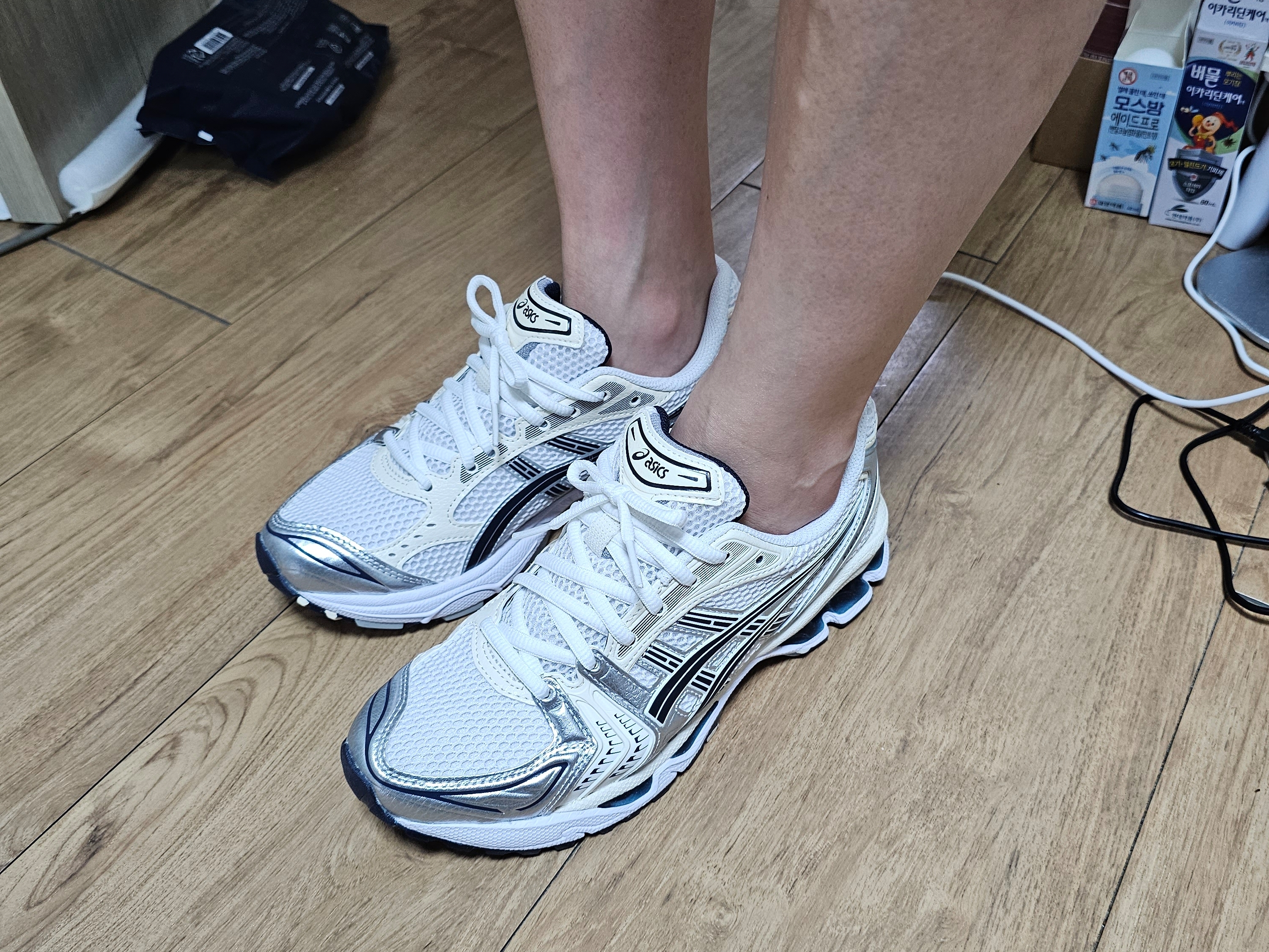 (W) Asics Gel-Kayano 14 White Midnight 착용 스타일 - 1