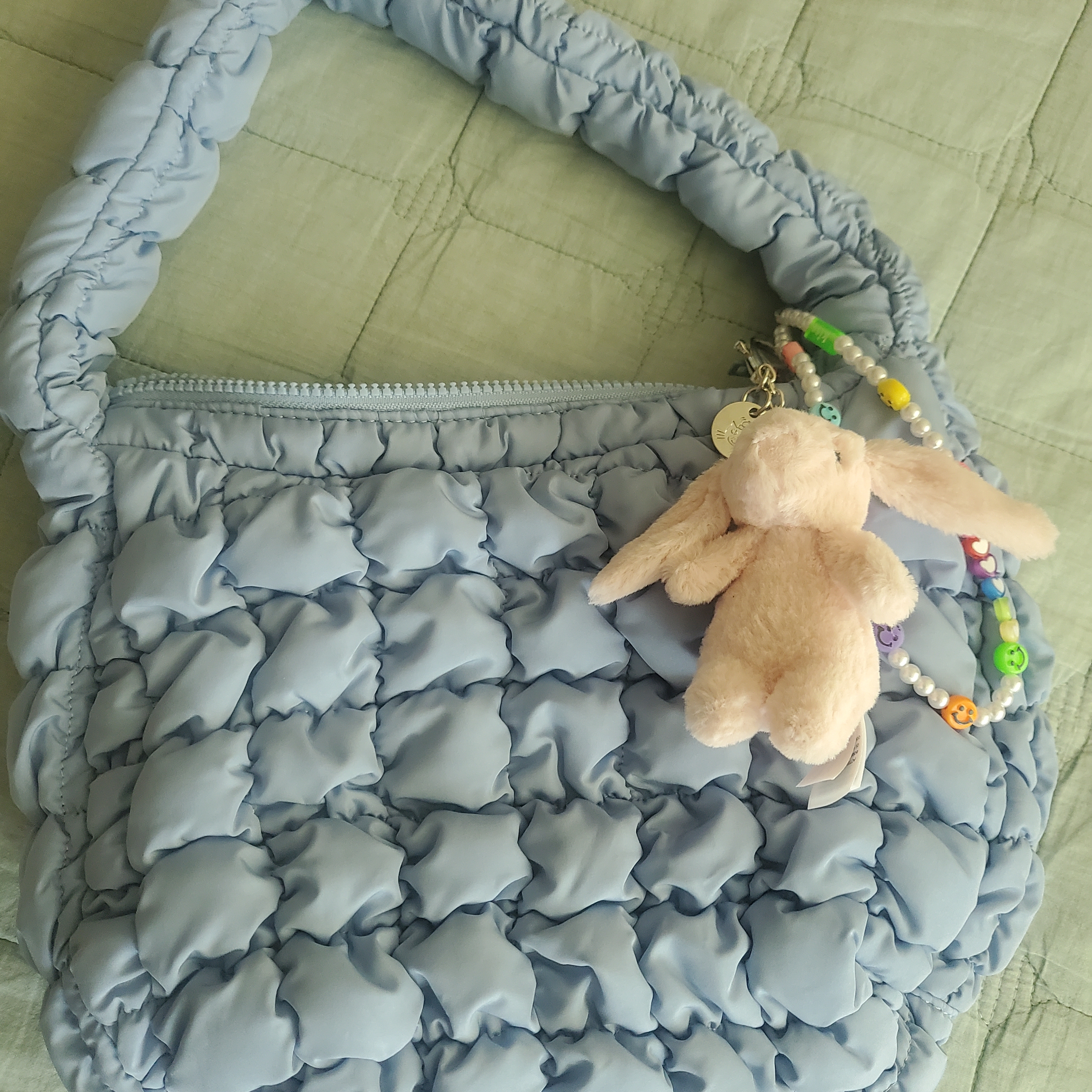 COS Quilted Mini Bag Light Blue 착용 스타일 - 1