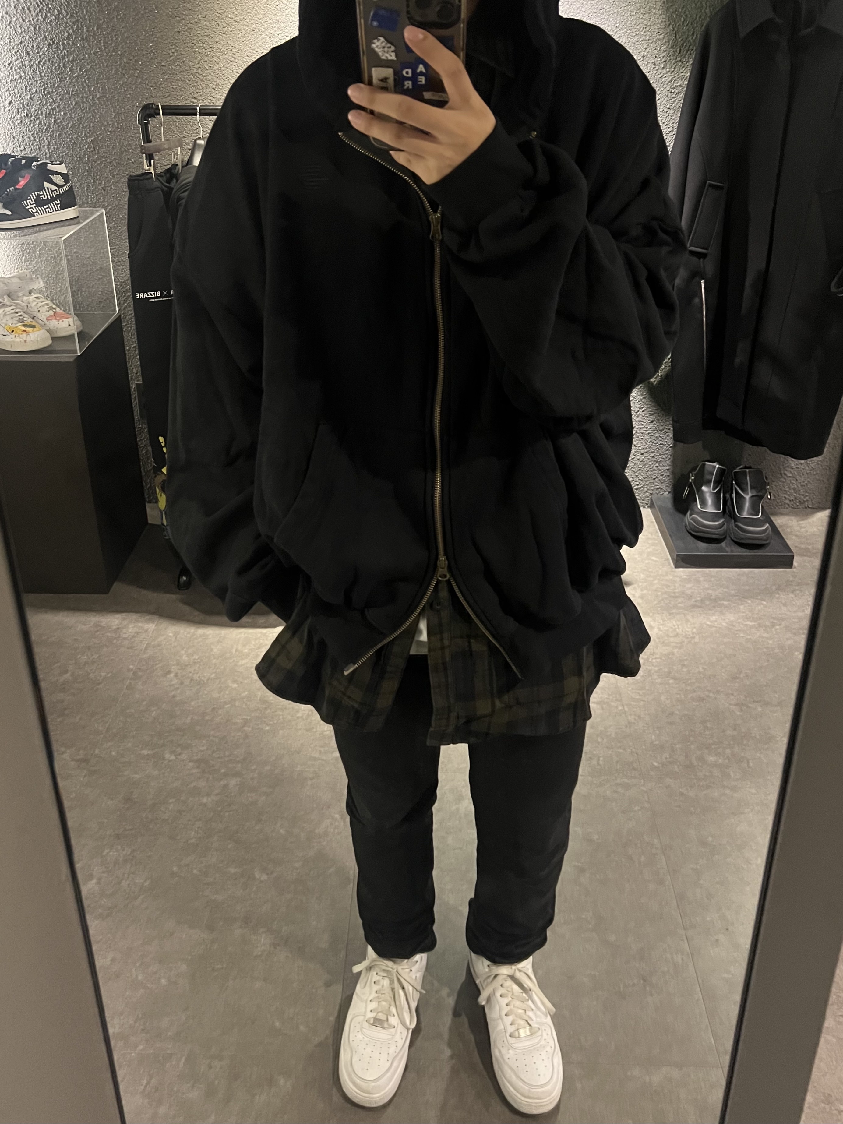 Undermycar Fisky Double Layered Shirts Hood Zip-Up Bronze Green - 23FW, Undermycar Black Mamba Slim Fit Red Stitch Wax Coating Jeans Rumba Red - 22FW 착용 스타일 - 1
