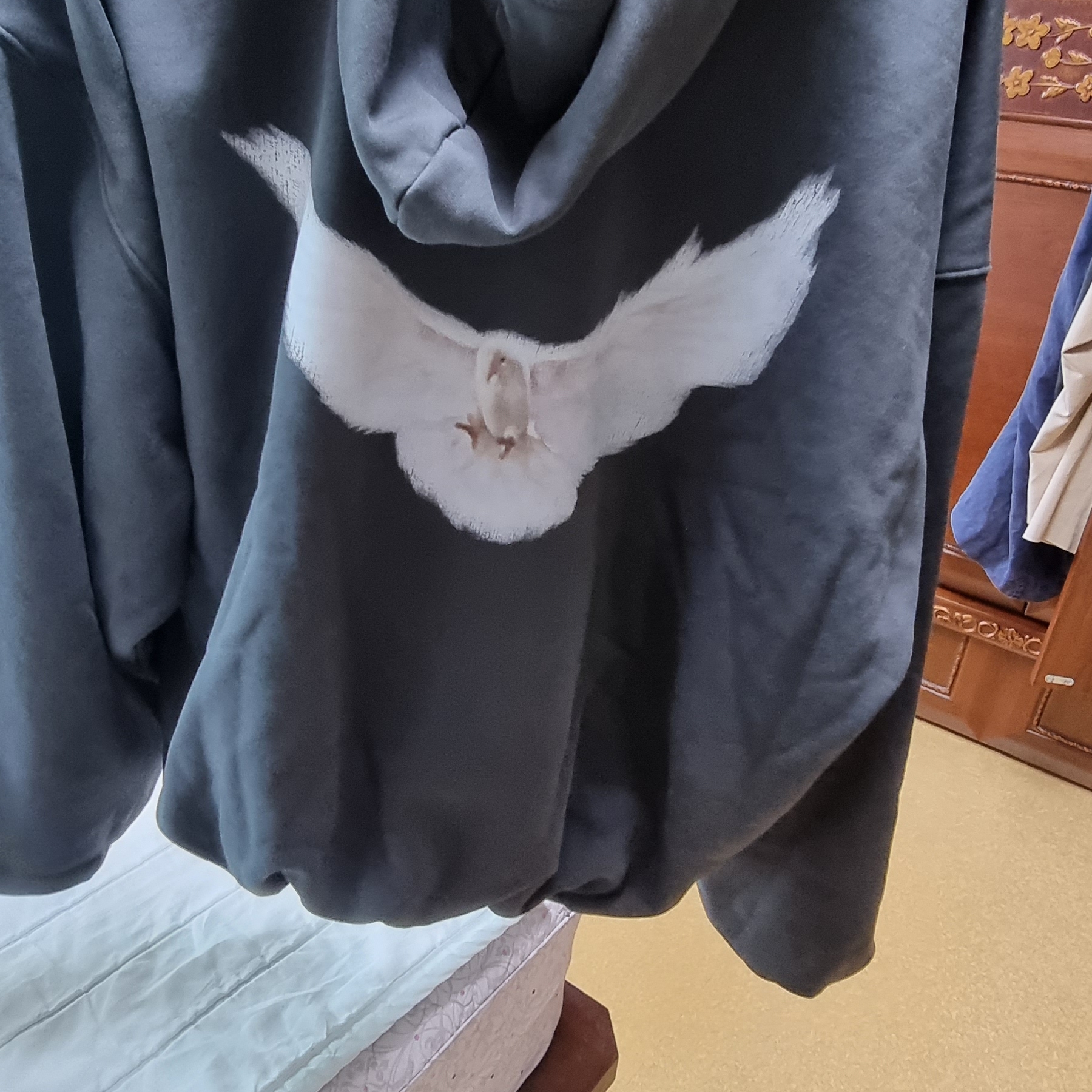 Yeezy Gap Engineered By Balenciaga Dove Hoodie Black 착용 스타일 - 2