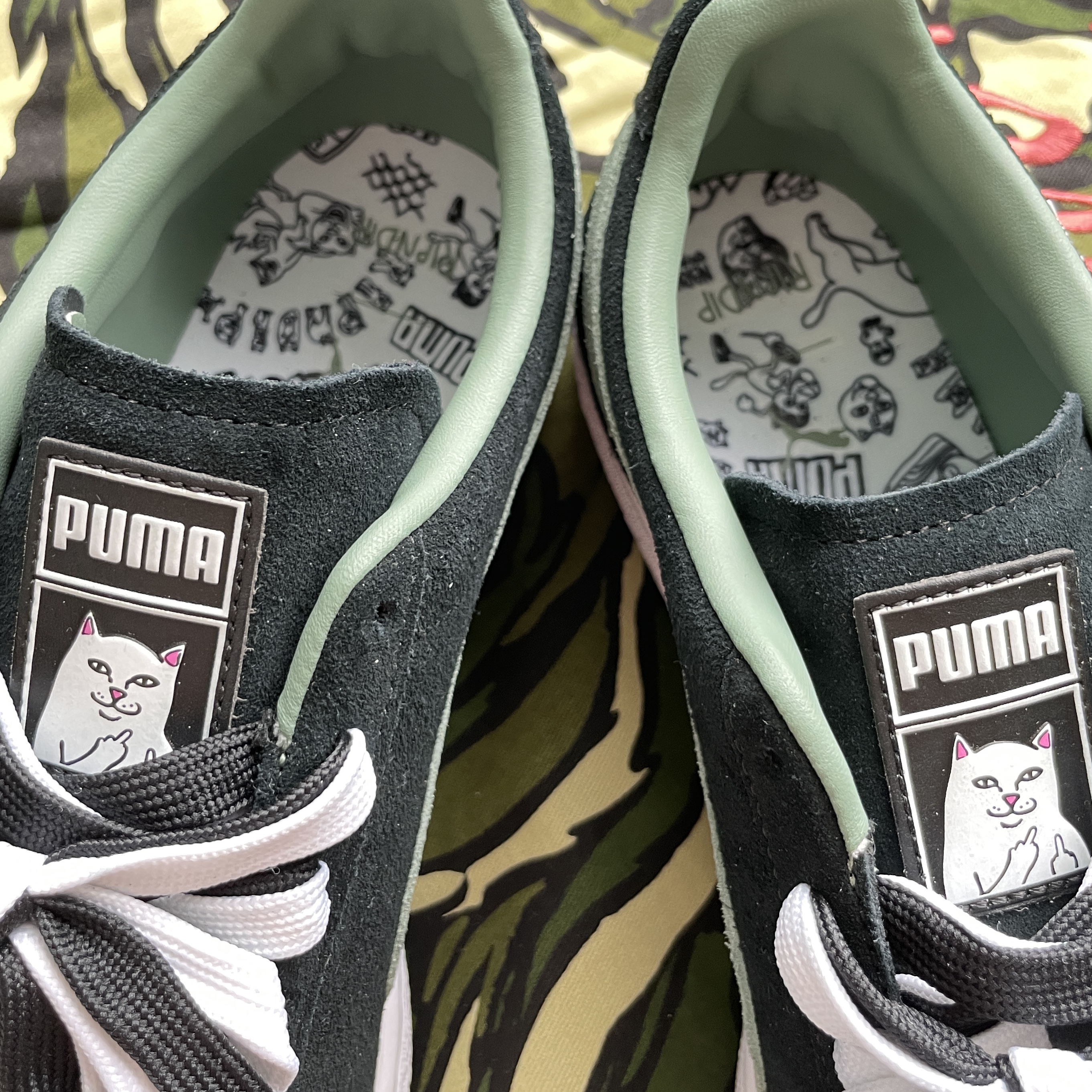 Puma x RIPNDIP Suede Black Eucalyptus 착용 스타일 - 4