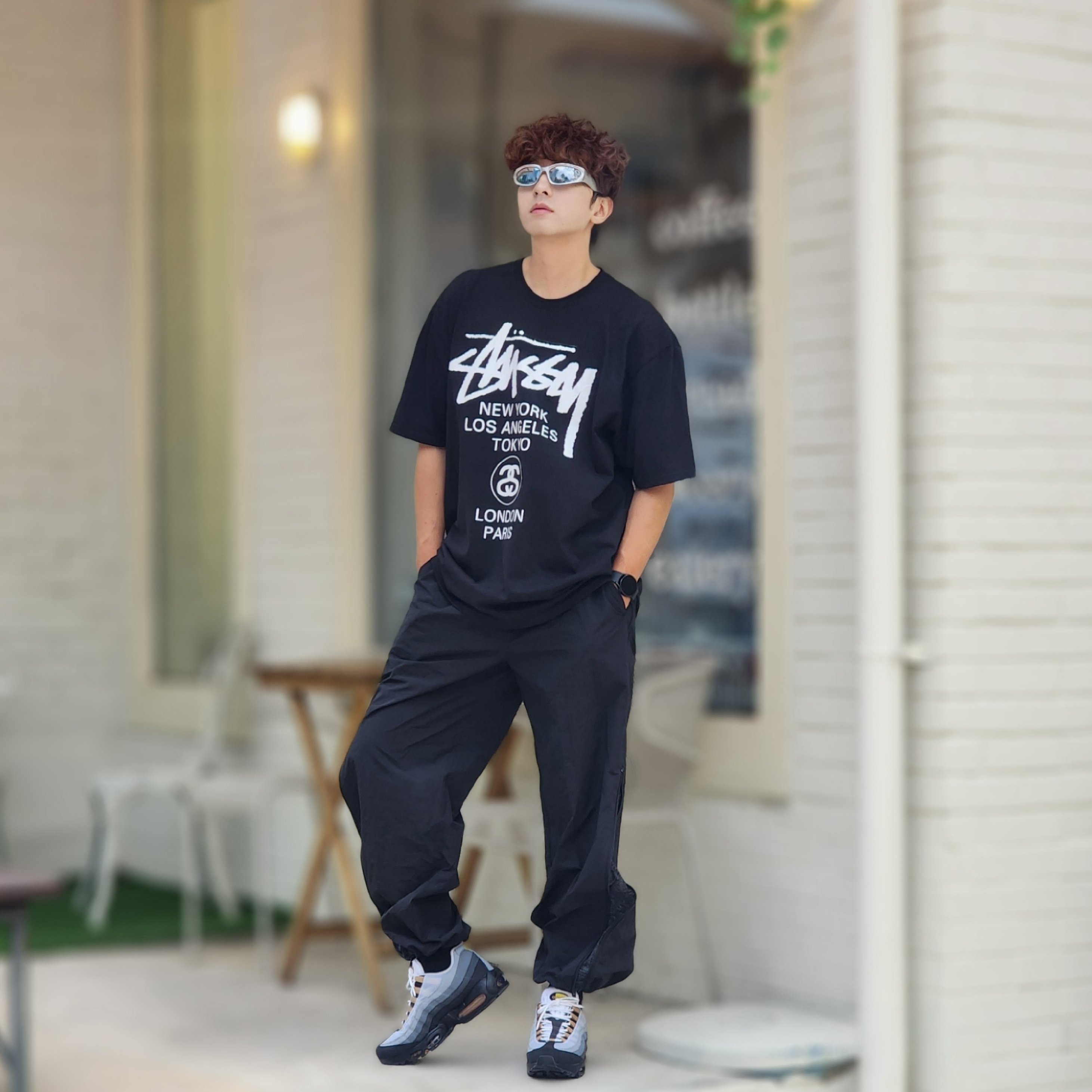Stussy World Tour T-Shirt Black, Stussy World Tour T-Shirt Black 2023 착용 스타일 - 3