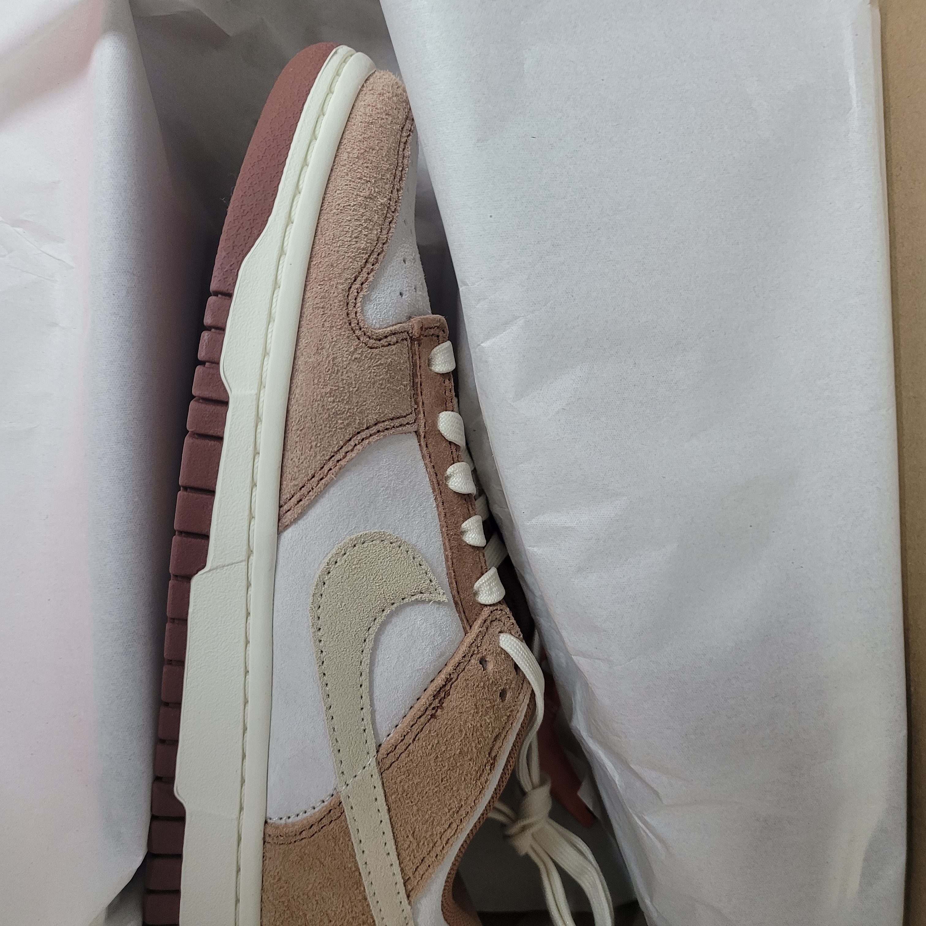 Nike Dunk Low Pro Premium Medium Curry 착용 스타일