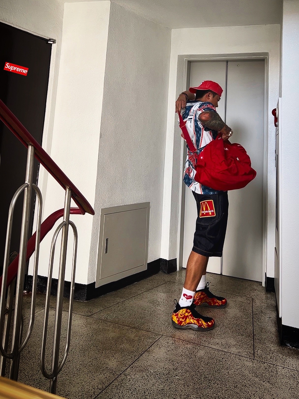 Supreme Pigment Canvas S Logo 6-Panel Red - 23SS, Nike x Supreme Air Foamposite One Red 착용 스타일 - 3