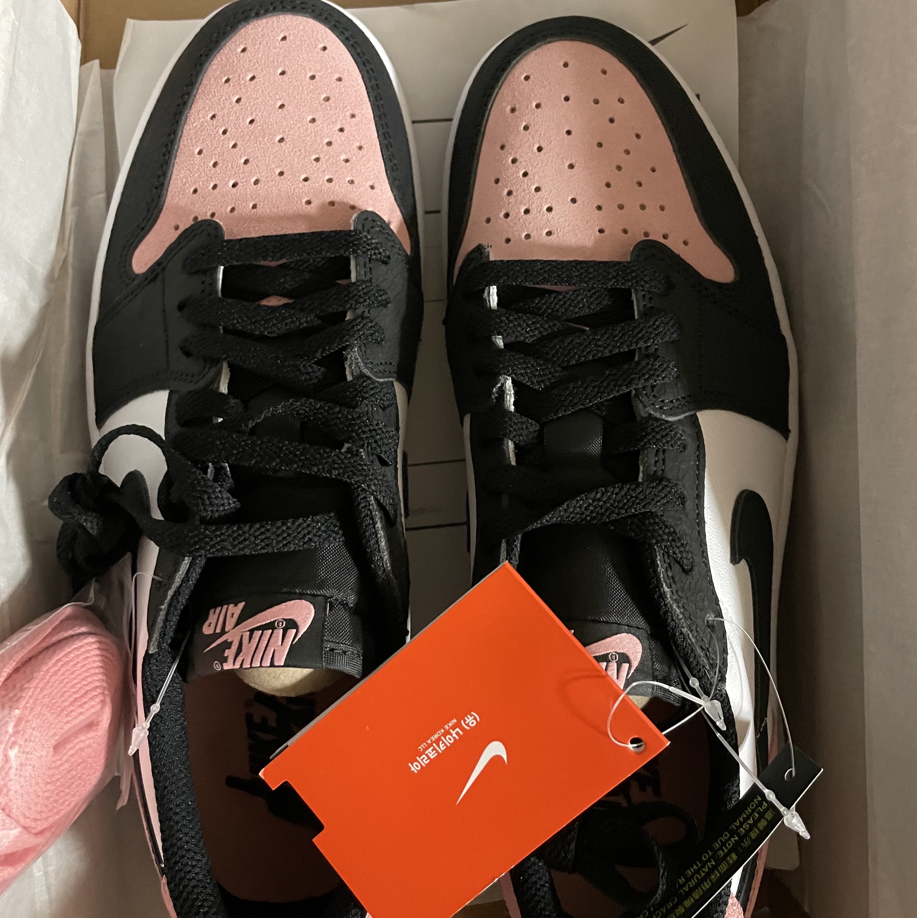 Jordan 1 Retro Low OG Bleached Coral 착용 스타일