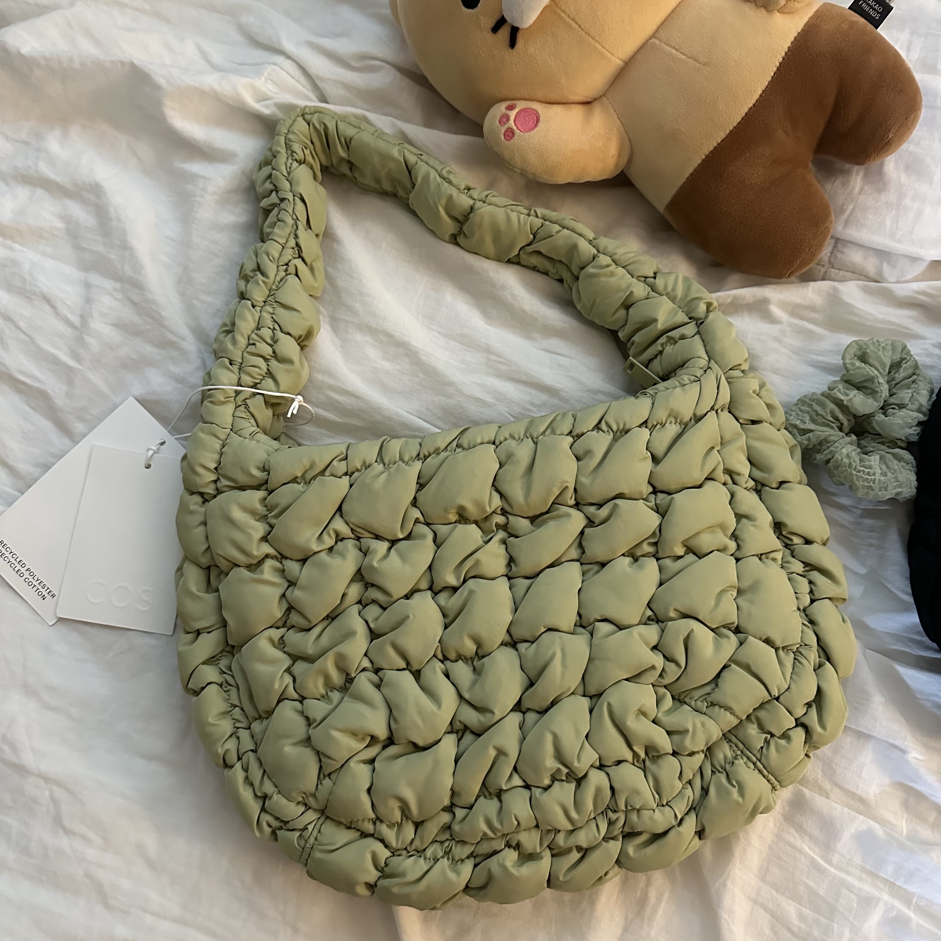 COS Quilted Mini Bag Light Green 착용 스타일