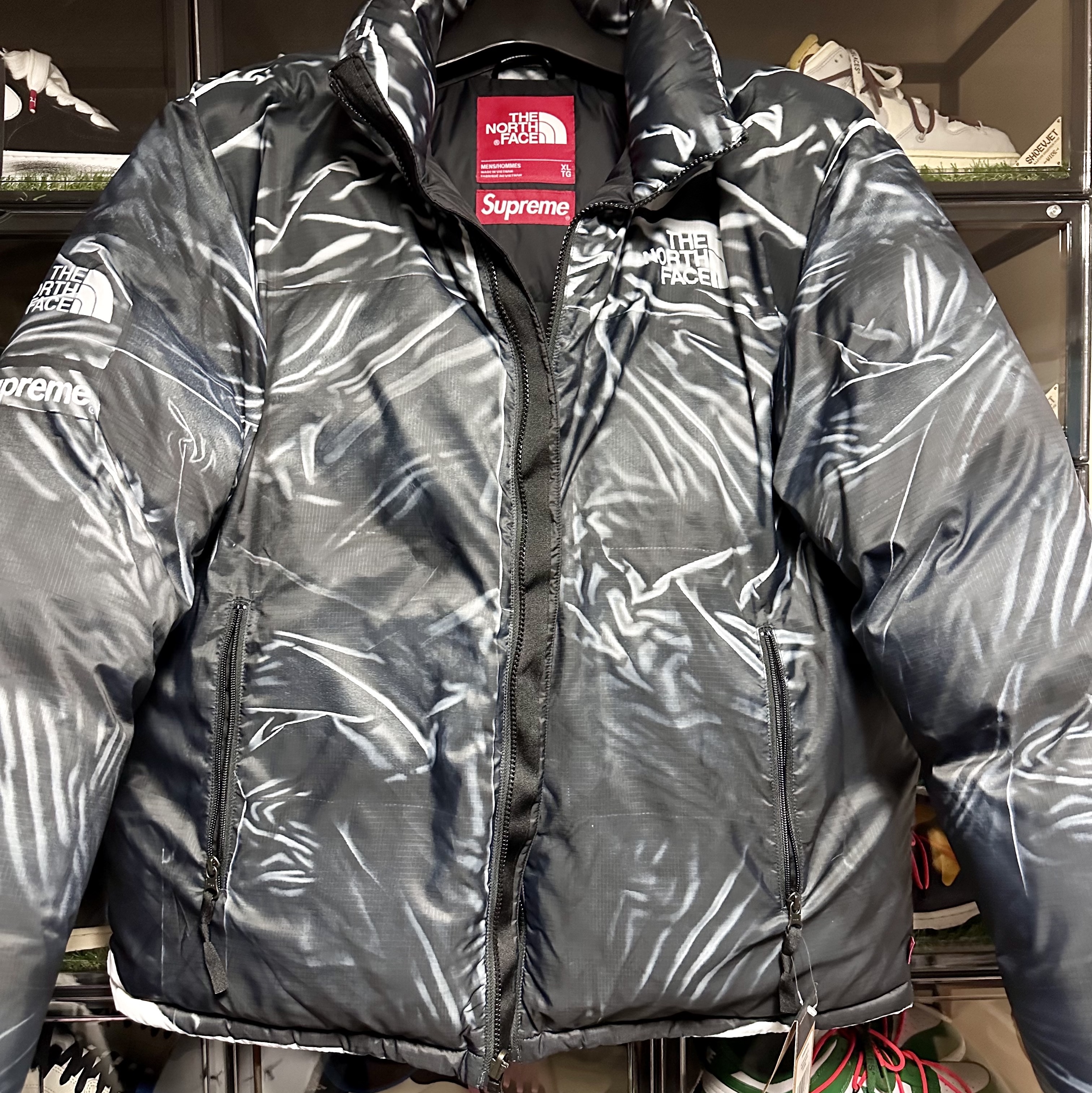 Supreme x The North Face Trompe L’oeil Printed Nuptse Jacket Black - 23SS 착용 스타일 - 1
