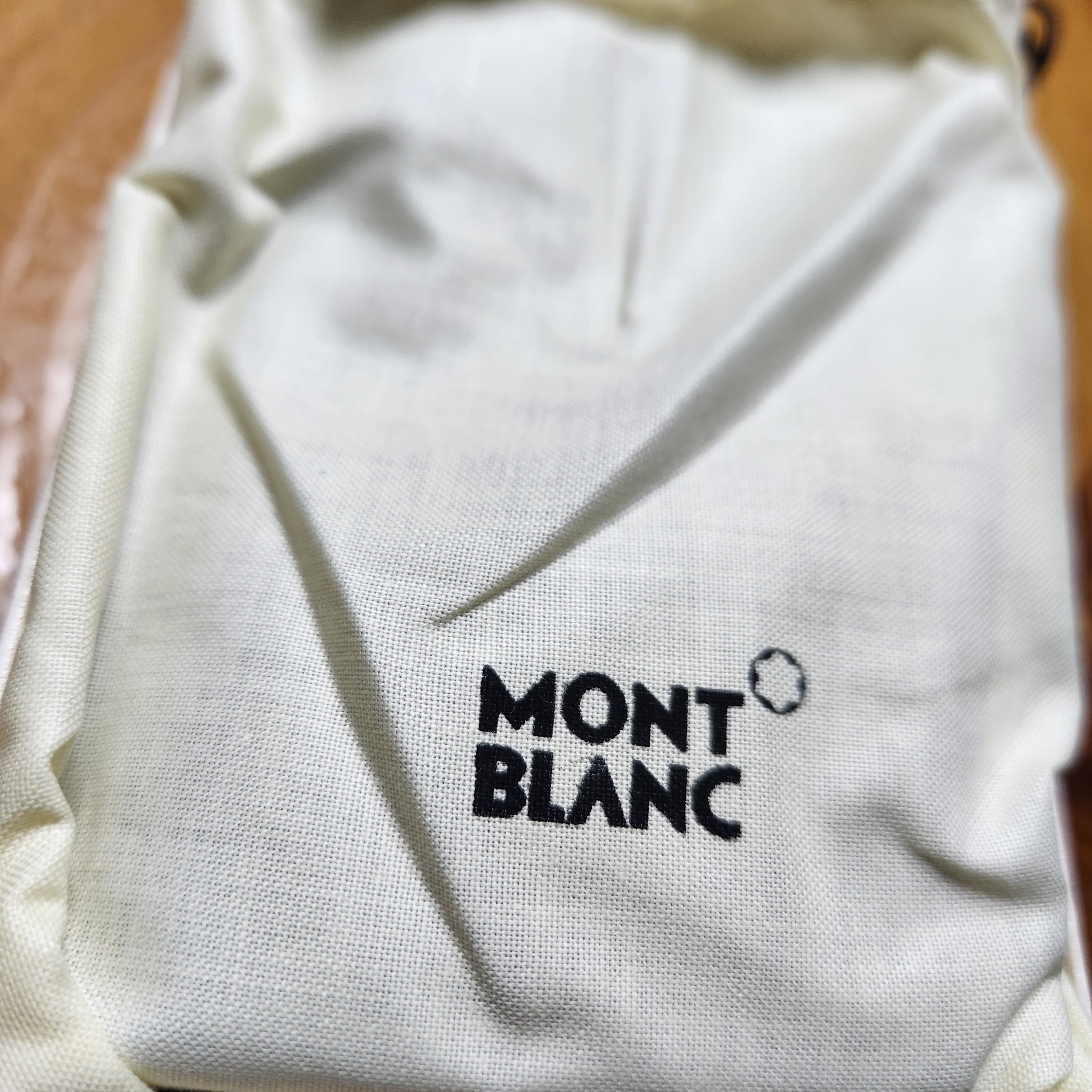 Montblanc Sartorial Business Card Holder Black 착용 스타일 - 2