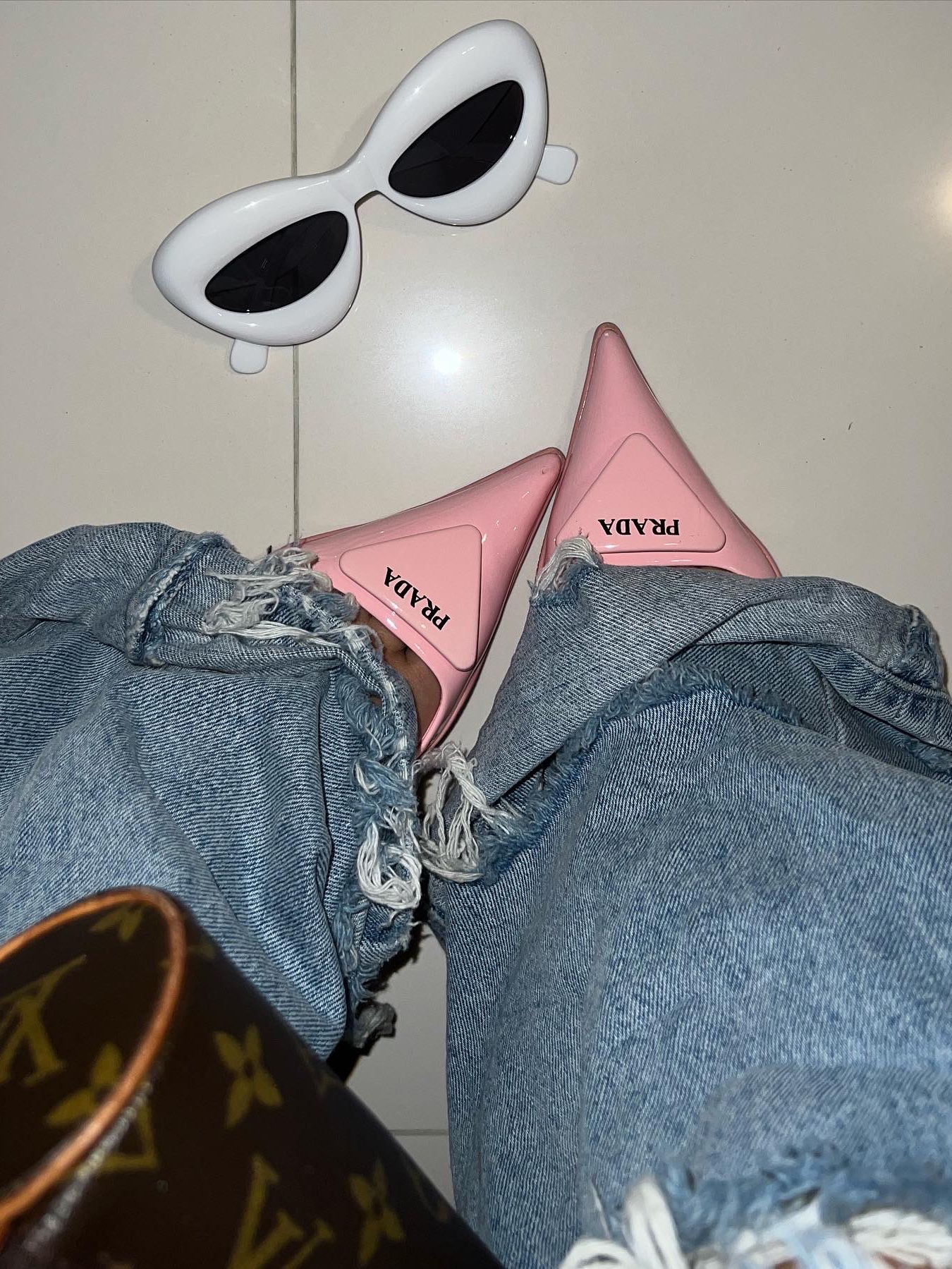(W) Prada Brushed Leather Slingback Pumps Alabaster Pink 착용 스타일 - 5
