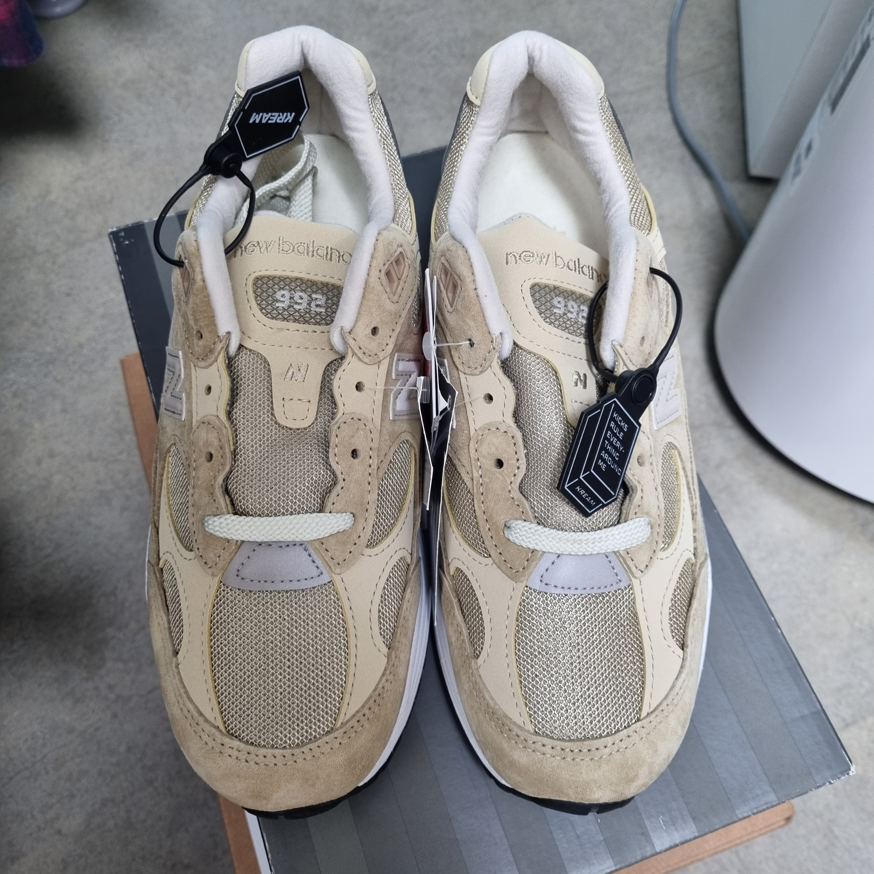 New Balance 992 Made in USA Tan 착용 스타일