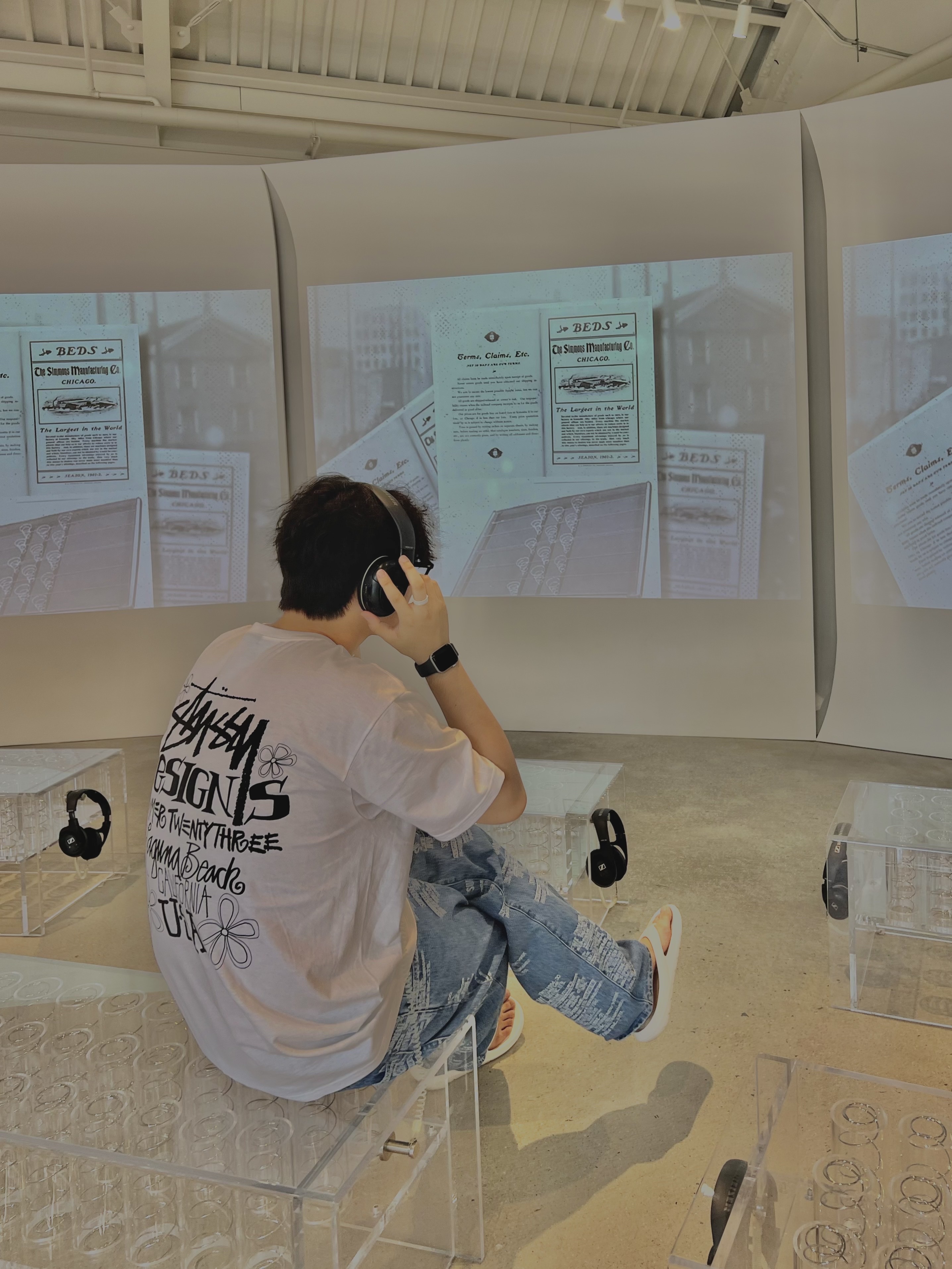 Stussy Summer LB T-Shirt White, Supreme Trademark Jacquard Baggy Jean Washed Blue - 23SS 착용 스타일
