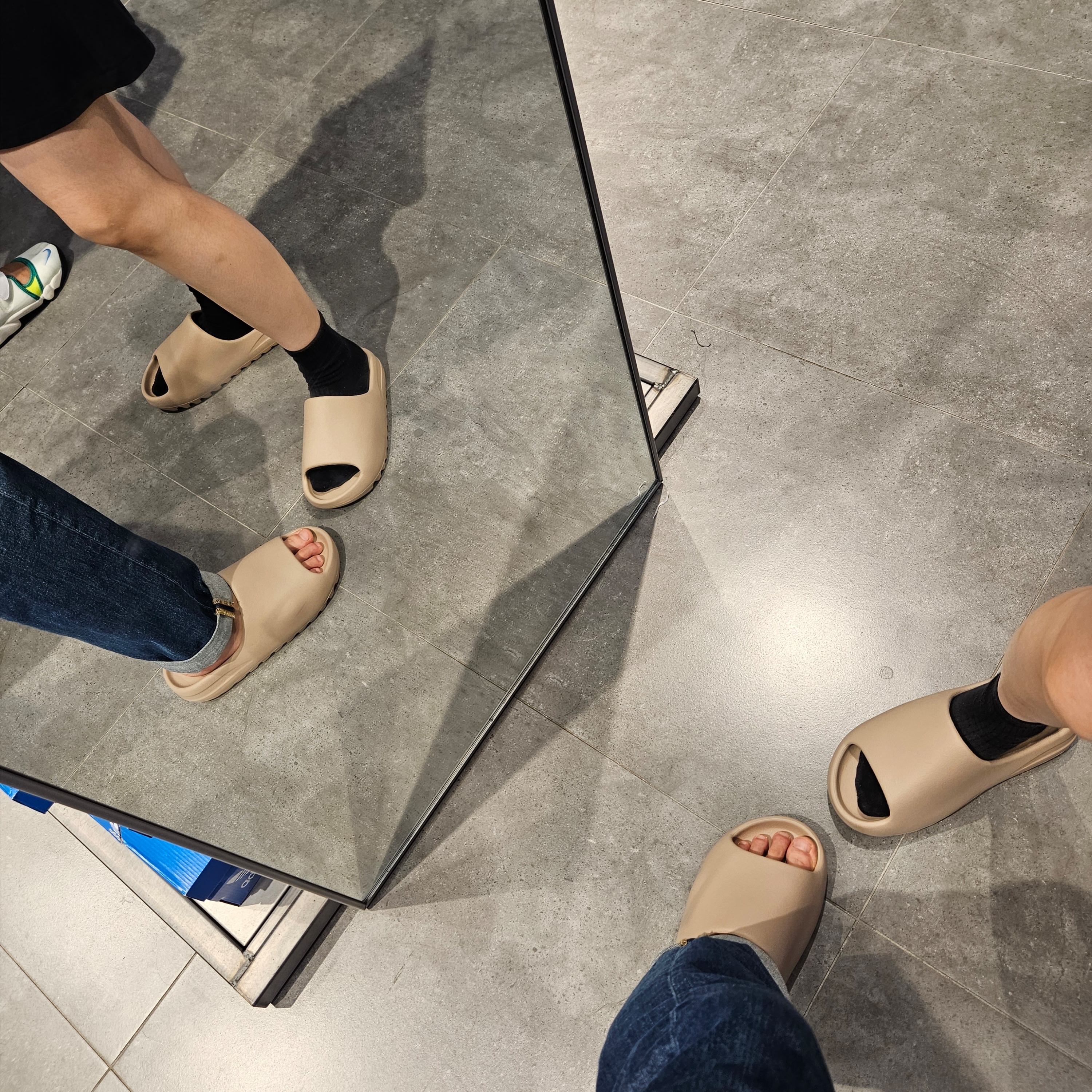 Adidas Yeezy Slide Pure - Re-Release Ver. 착용 스타일