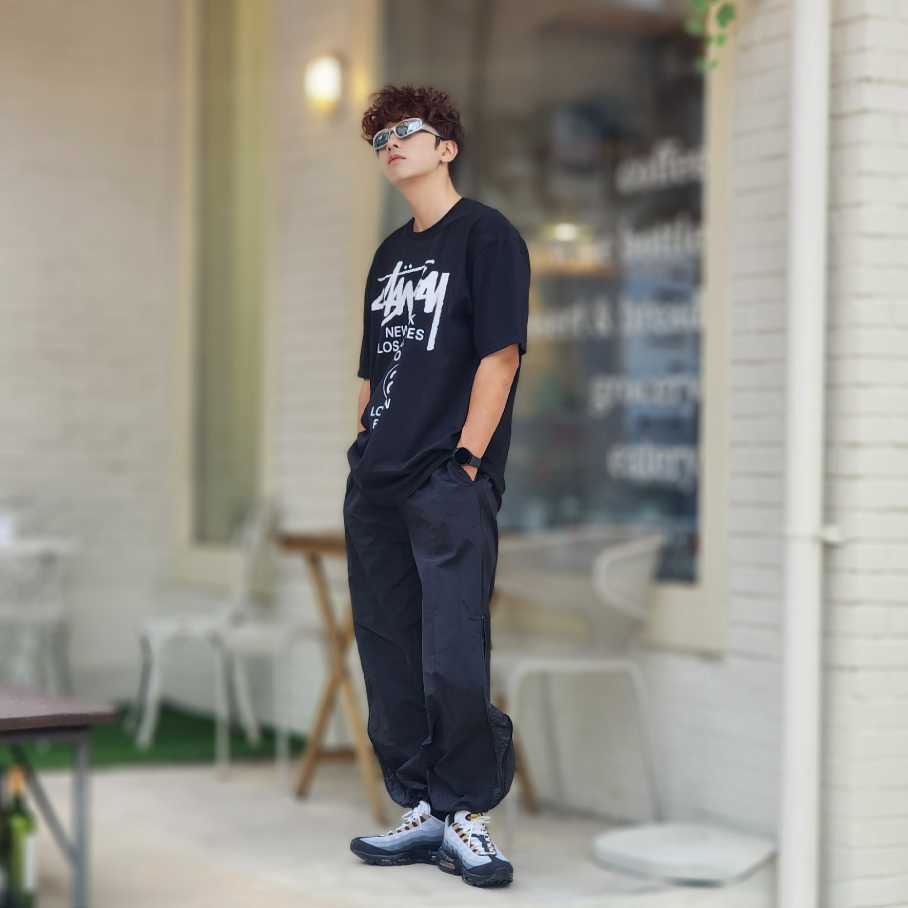 Stussy World Tour T-Shirt Black, Stussy World Tour T-Shirt Black 2023 착용 스타일 - 4