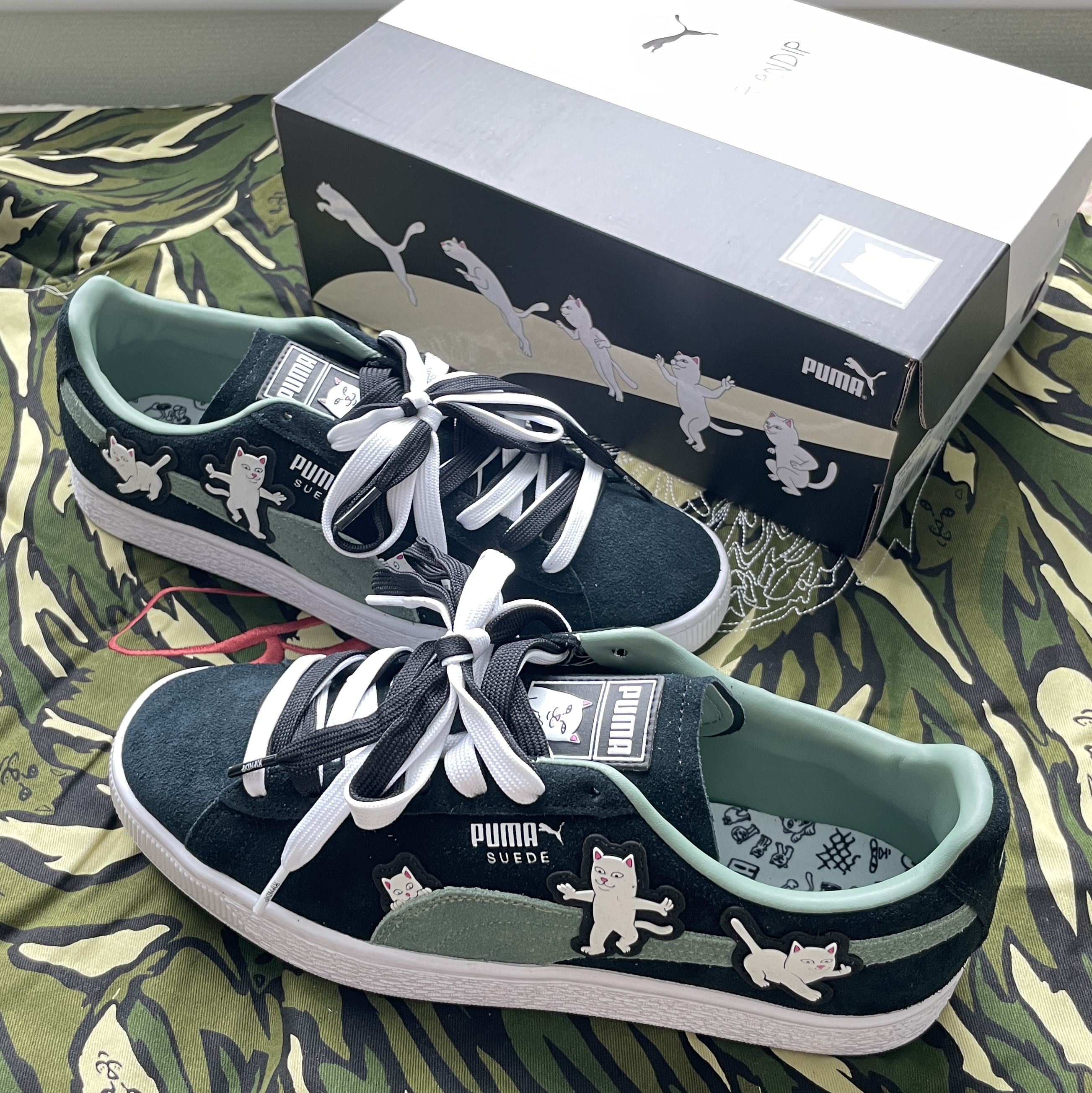 Puma x RIPNDIP Suede Black Eucalyptus 착용 스타일 - 1