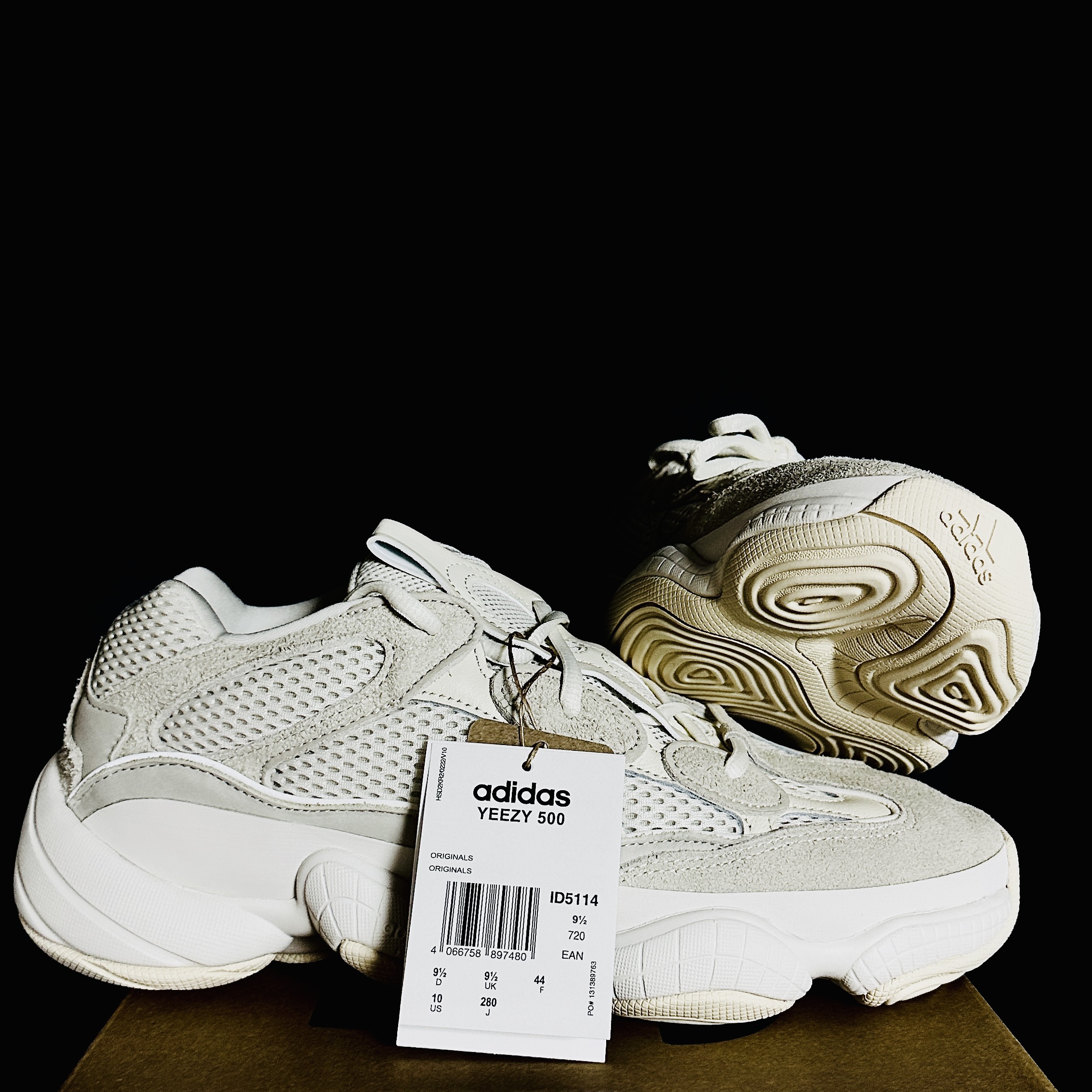 Adidas Yeezy 500 Bone White 착용 스타일