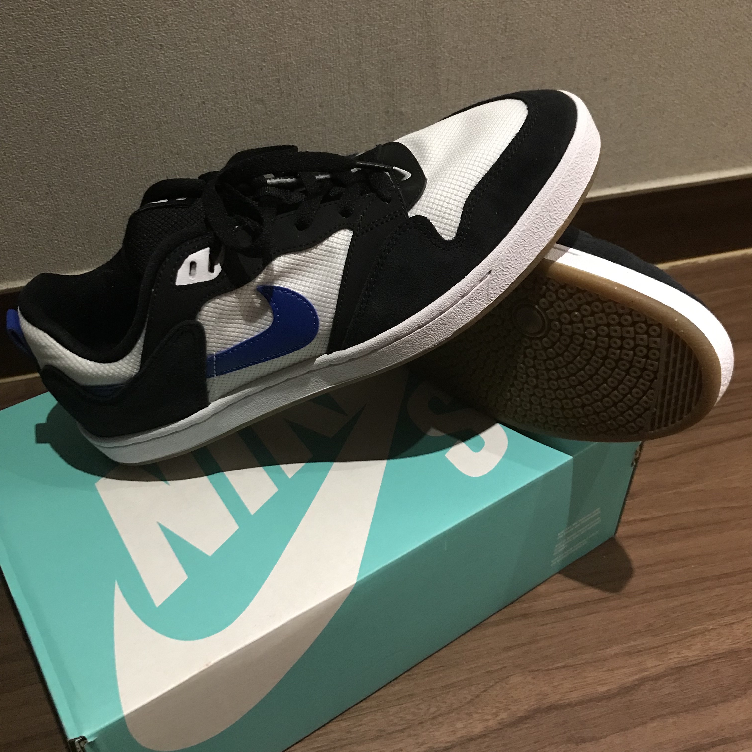 Nike SB Alleyoop White Team Royal 착용 스타일