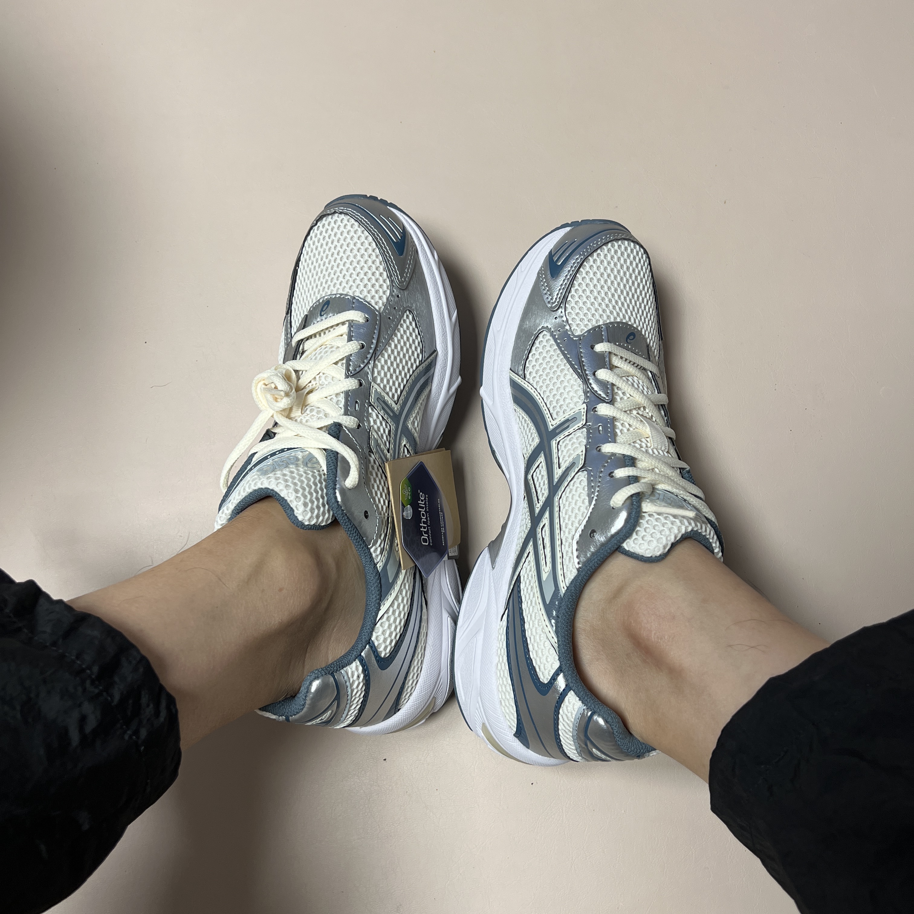 Asics Gel-1130 Cream Ironclad 착용 스타일