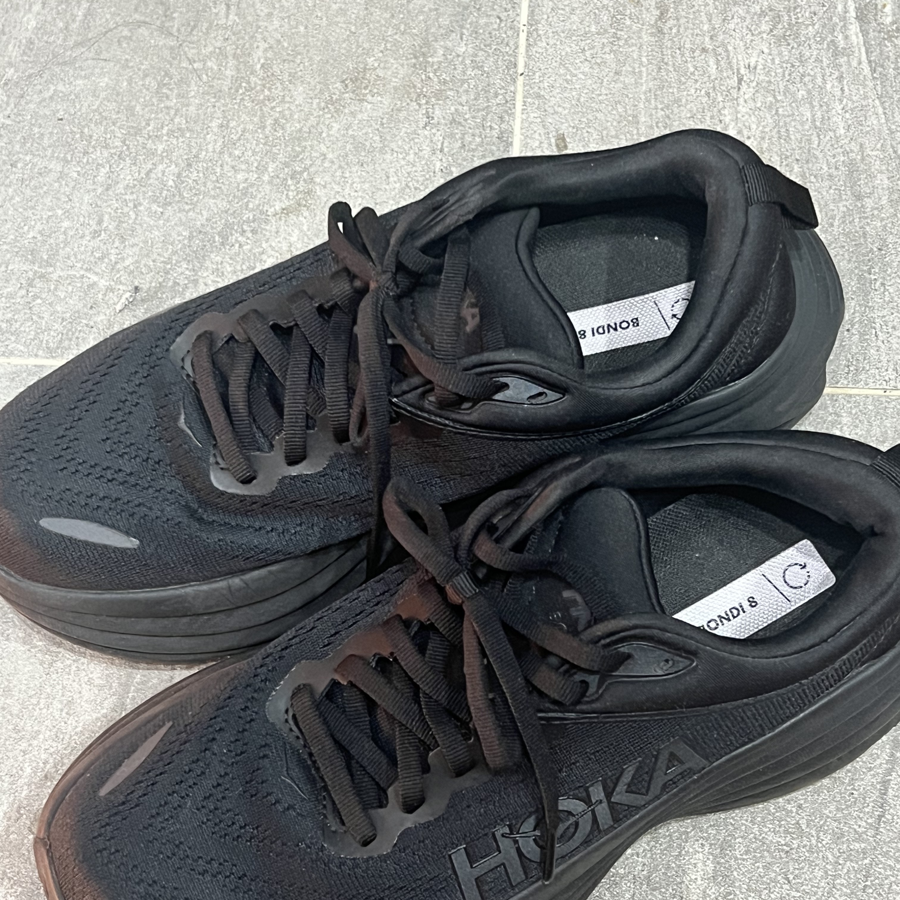 Hoka Bondi 8 Black - Regular 착용 스타일