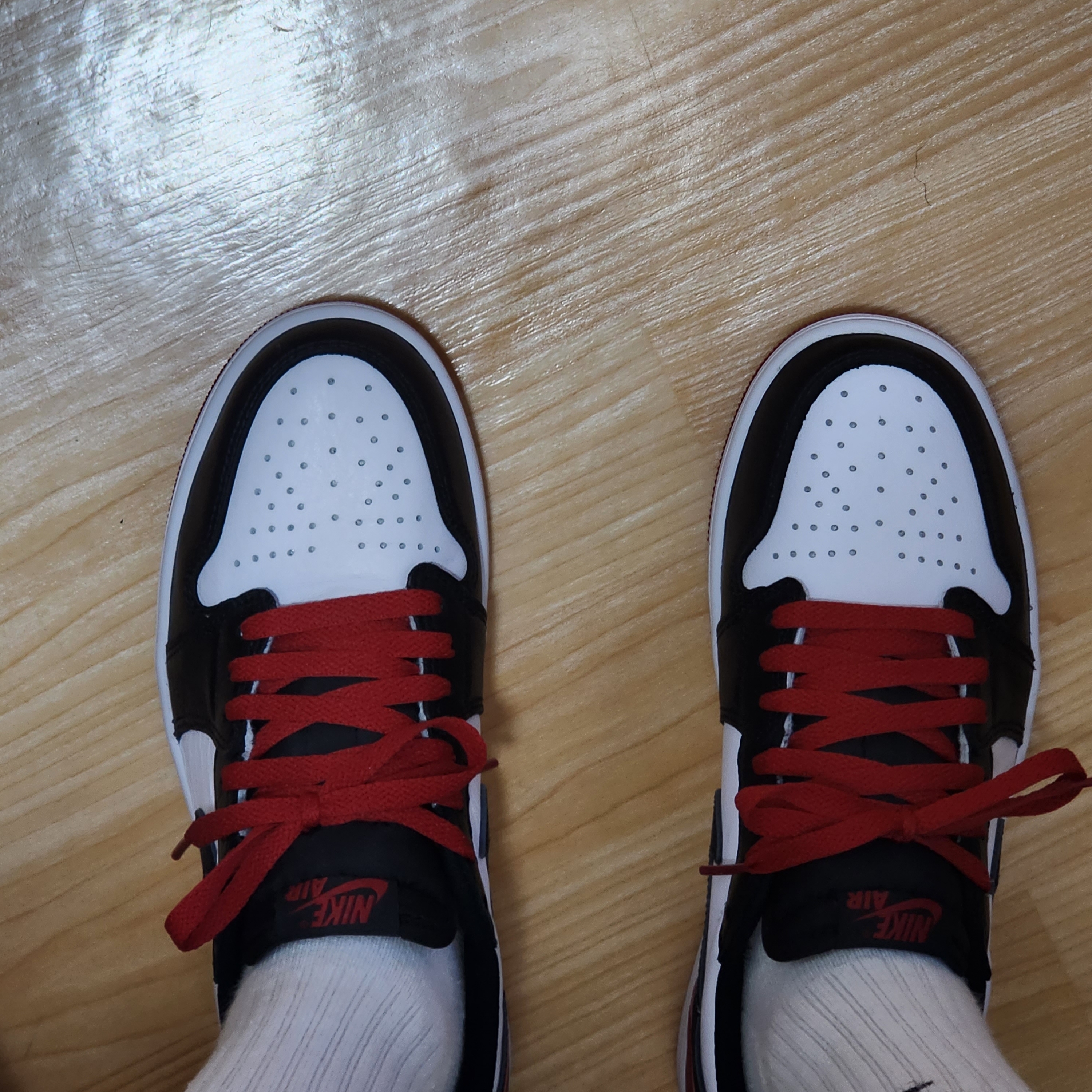 Jordan 1 Retro Low OG Black Toe 착용 스타일 - 1