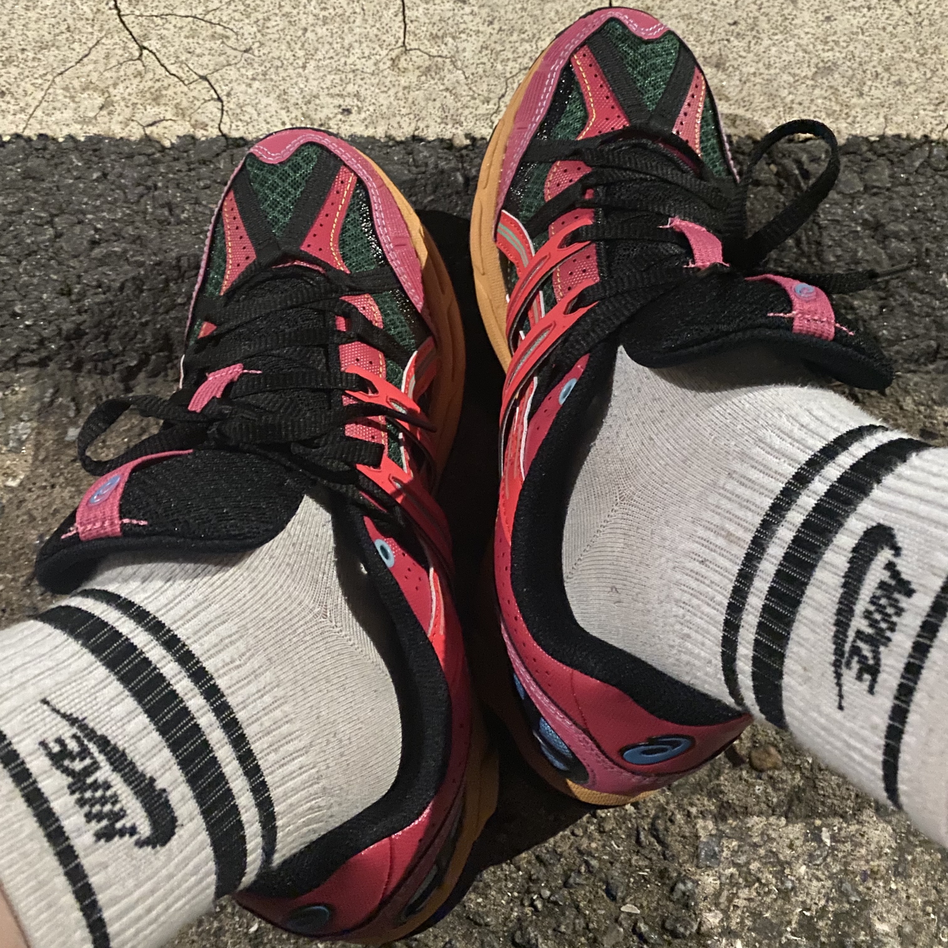 Asics x Andersson Bell Gel-Sonoma 15-50 Bright Rose Evergreen 착용 스타일 - 3
