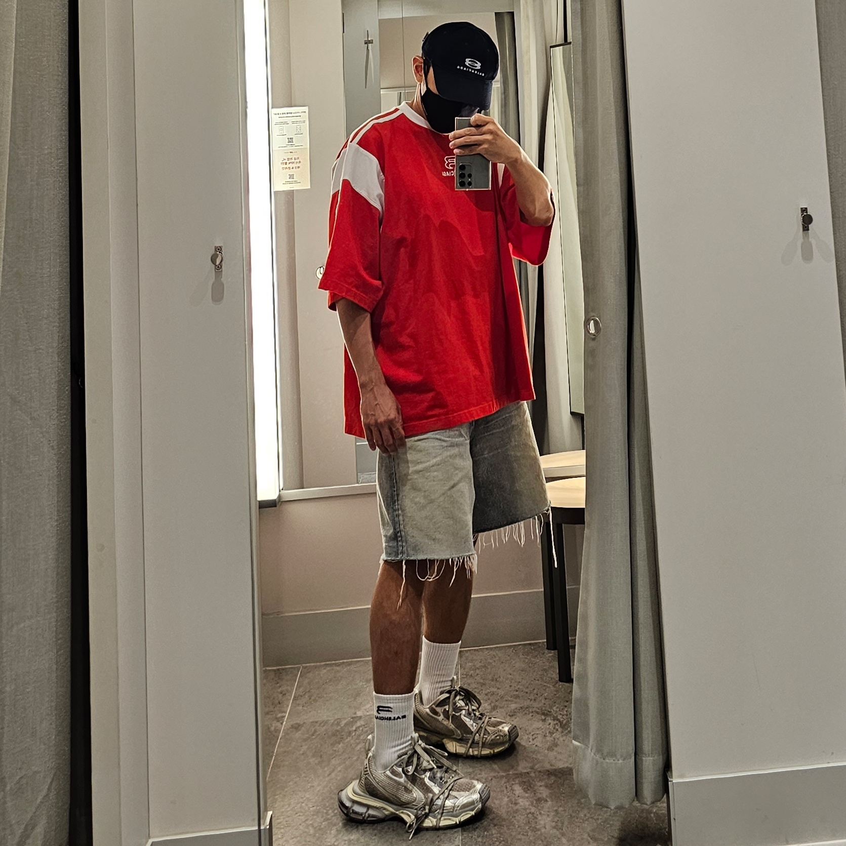 Balenciaga Unity Snowboard Cap Navy Blue, Balenciaga 3XL Sneakers Light Beige 착용 스타일 - 2