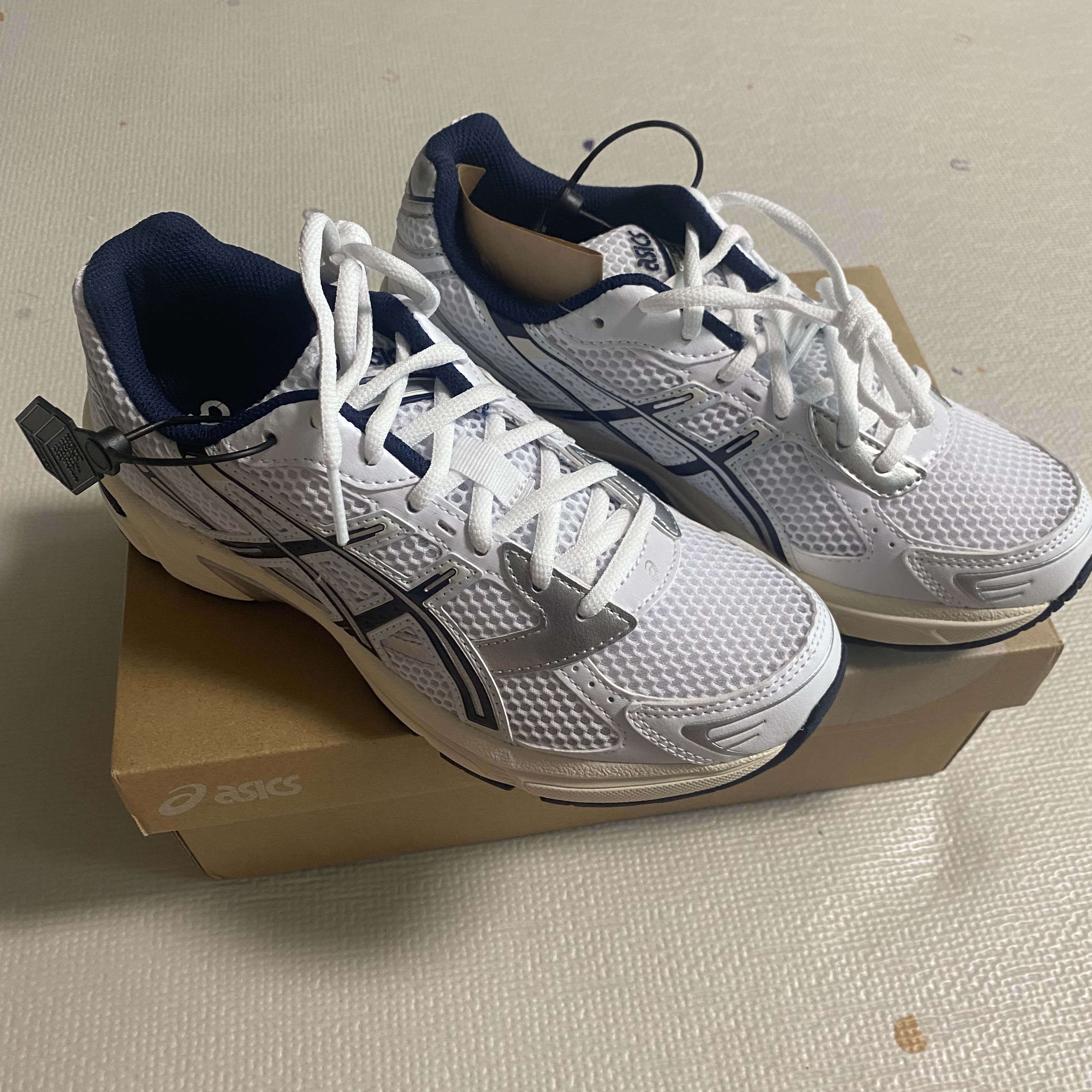 (W) Asics Gel-1130 White Midnight 착용 스타일 - 1