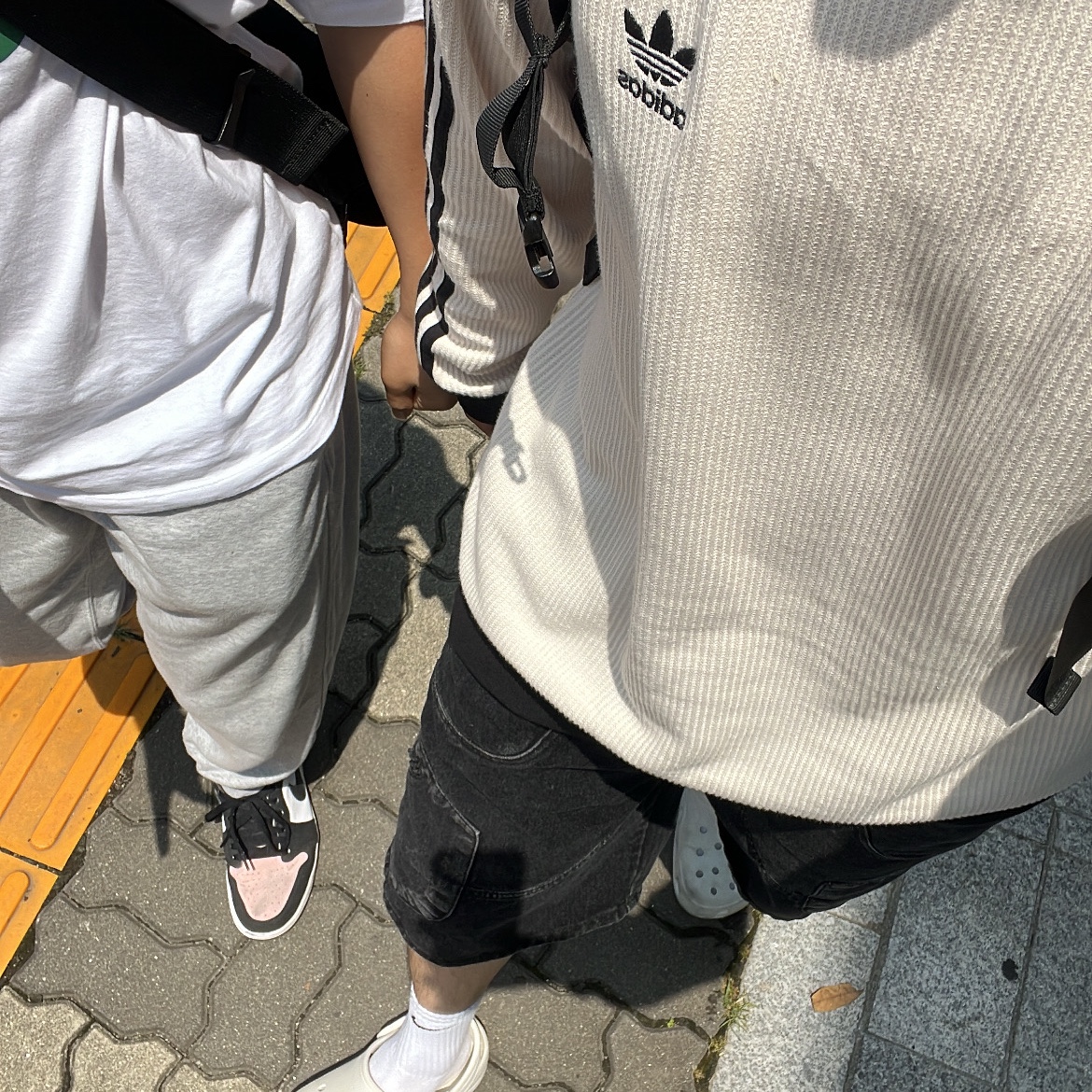 Adidas Adicolor Classic Waffle Crew Wonder White - KR Sizing 착용 스타일