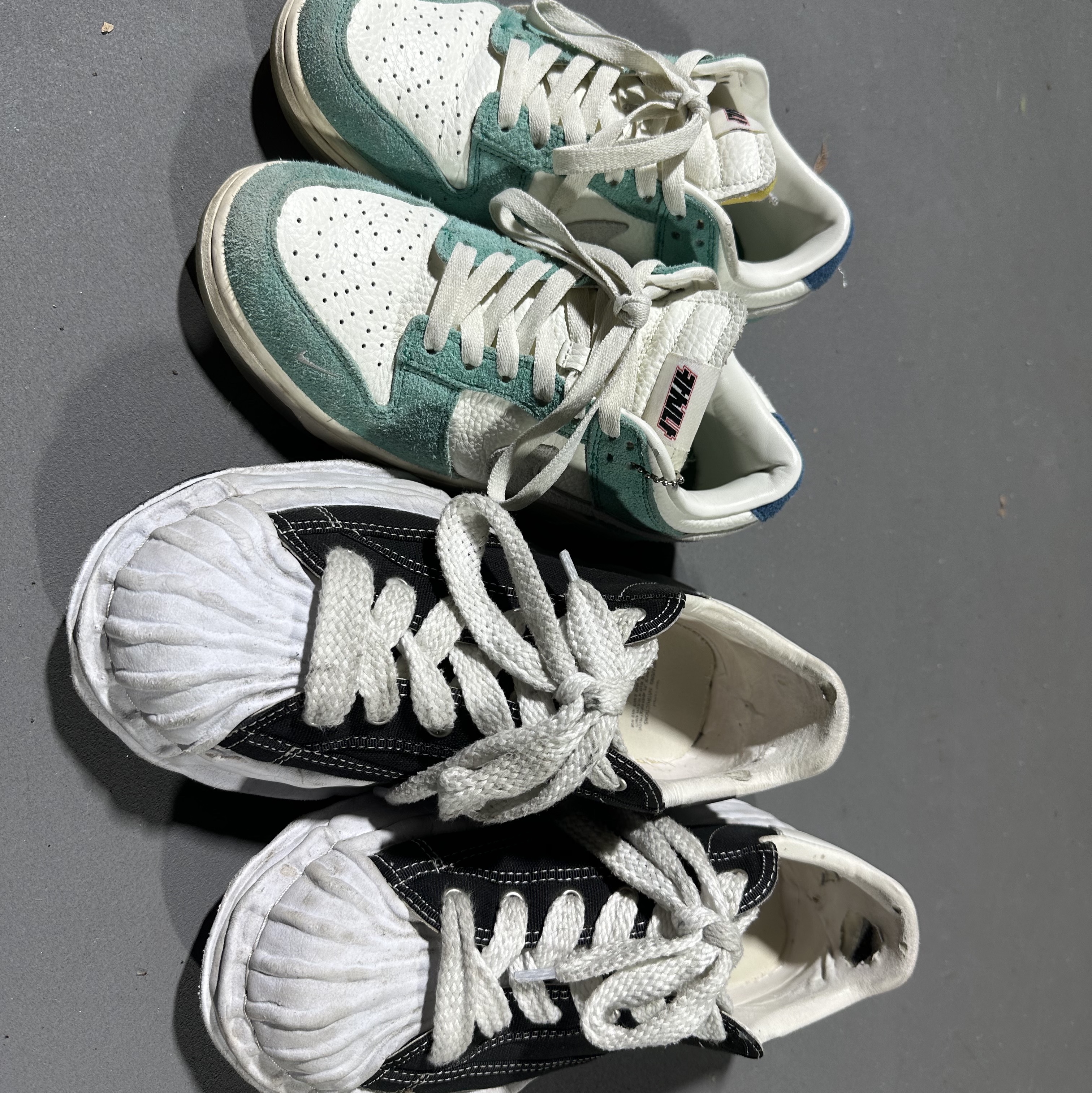 Nike x Kasina Dunk Low Road Sign - Kasina Exclusive, Maison Mihara Yasuhiro Blakey OG Sole Canvas Low-top Sneakers Black White 착용 스타일