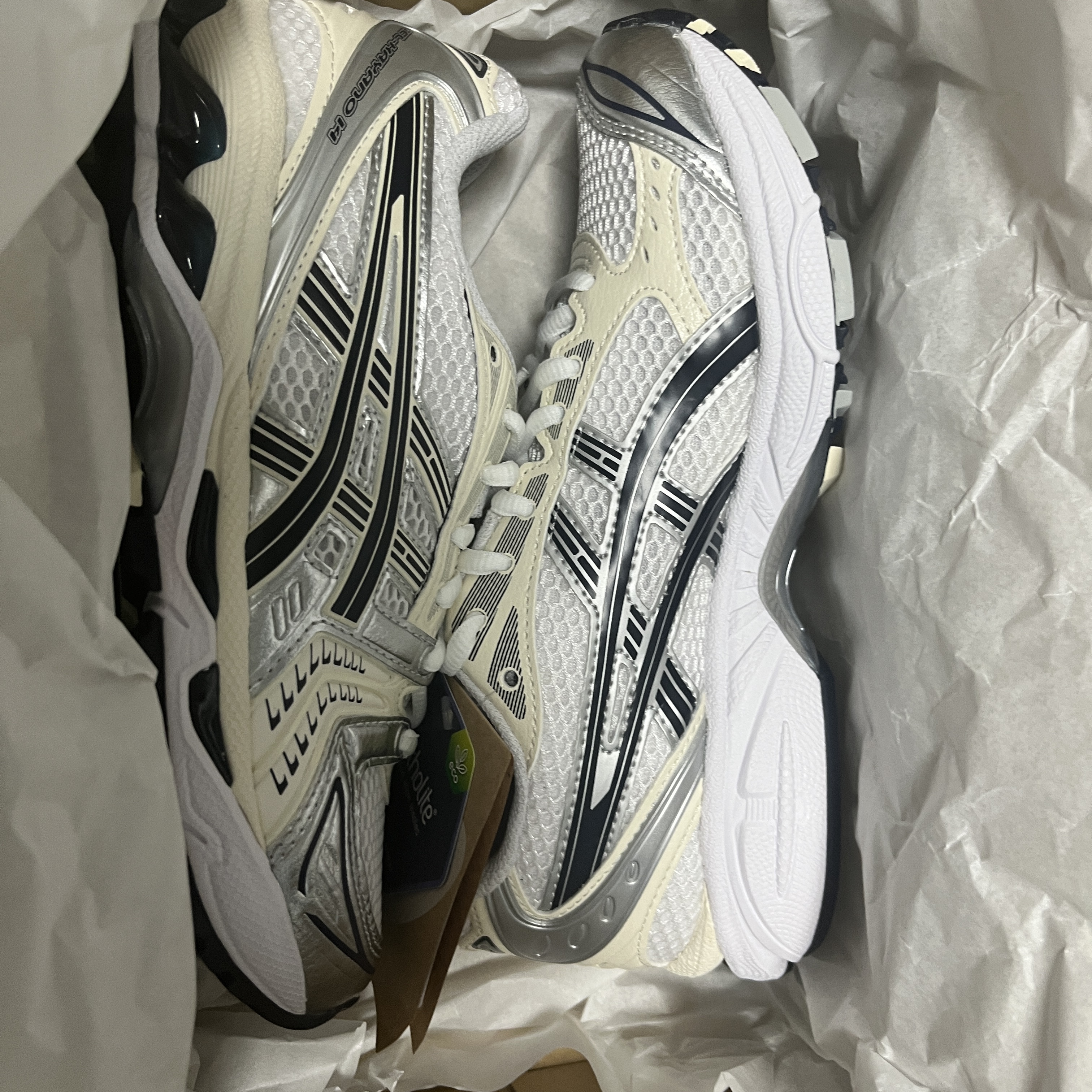 Asics Gel-Kayano 14 Cream Black 착용 스타일
