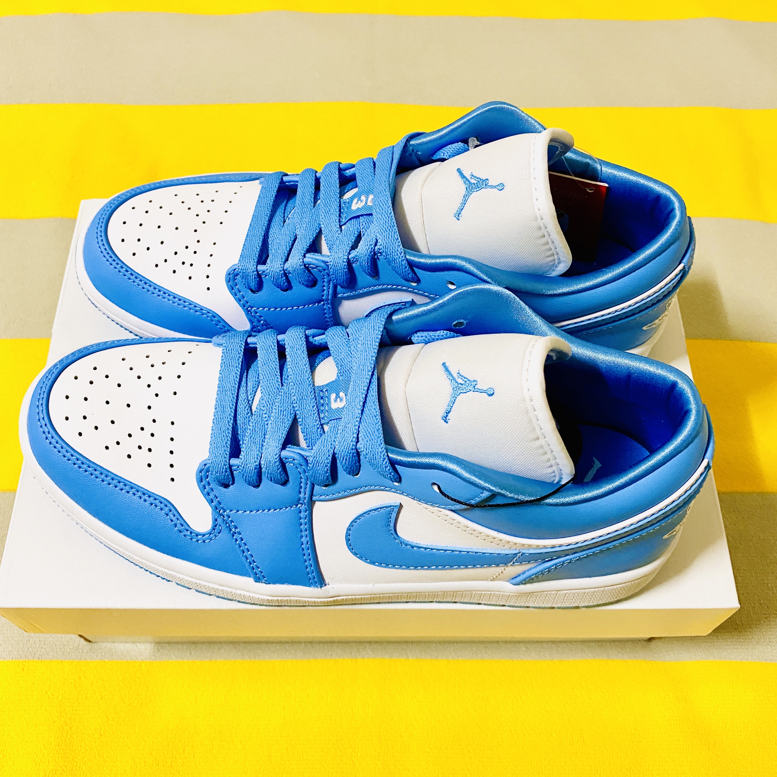 (W) Jordan 1 Low UNC University Blue 착용 스타일 - 2