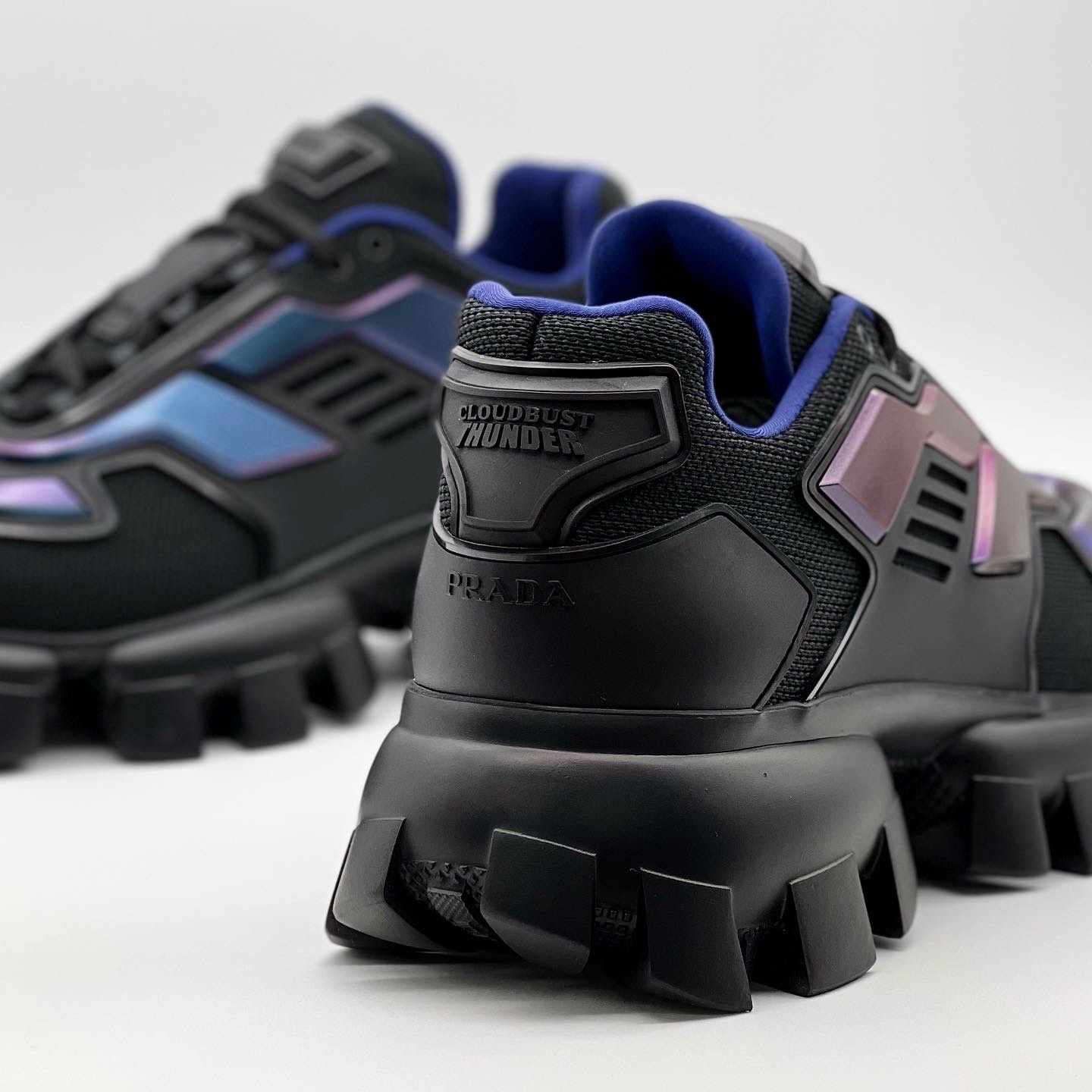 Prada Cloudbust Thunder Sneakers Black 착용 스타일 - 4