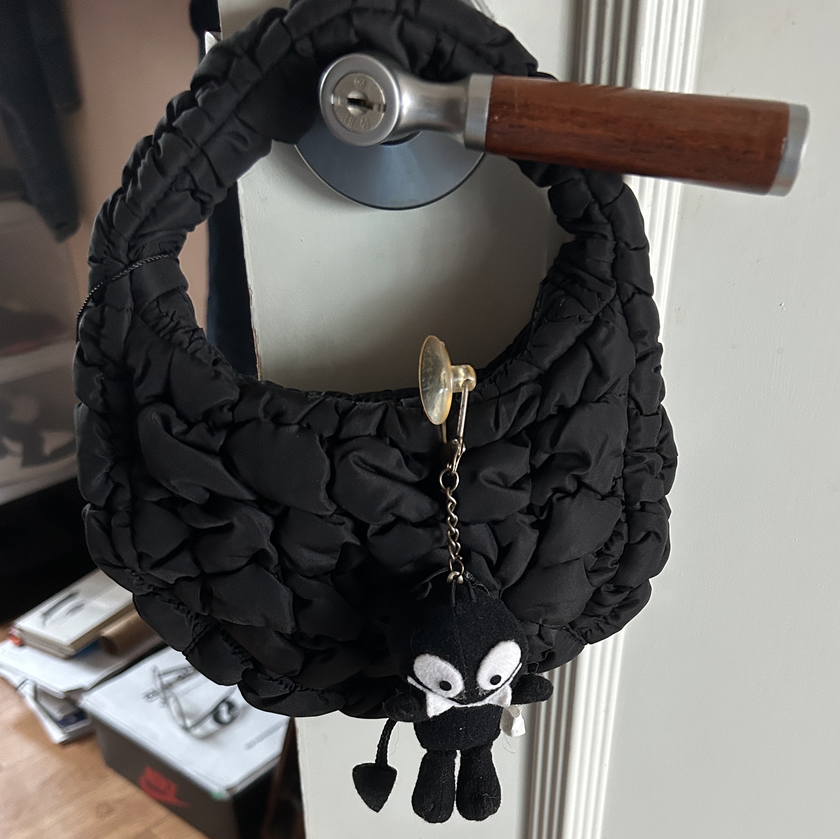 COS Quilted Micro Bag Black 착용 스타일