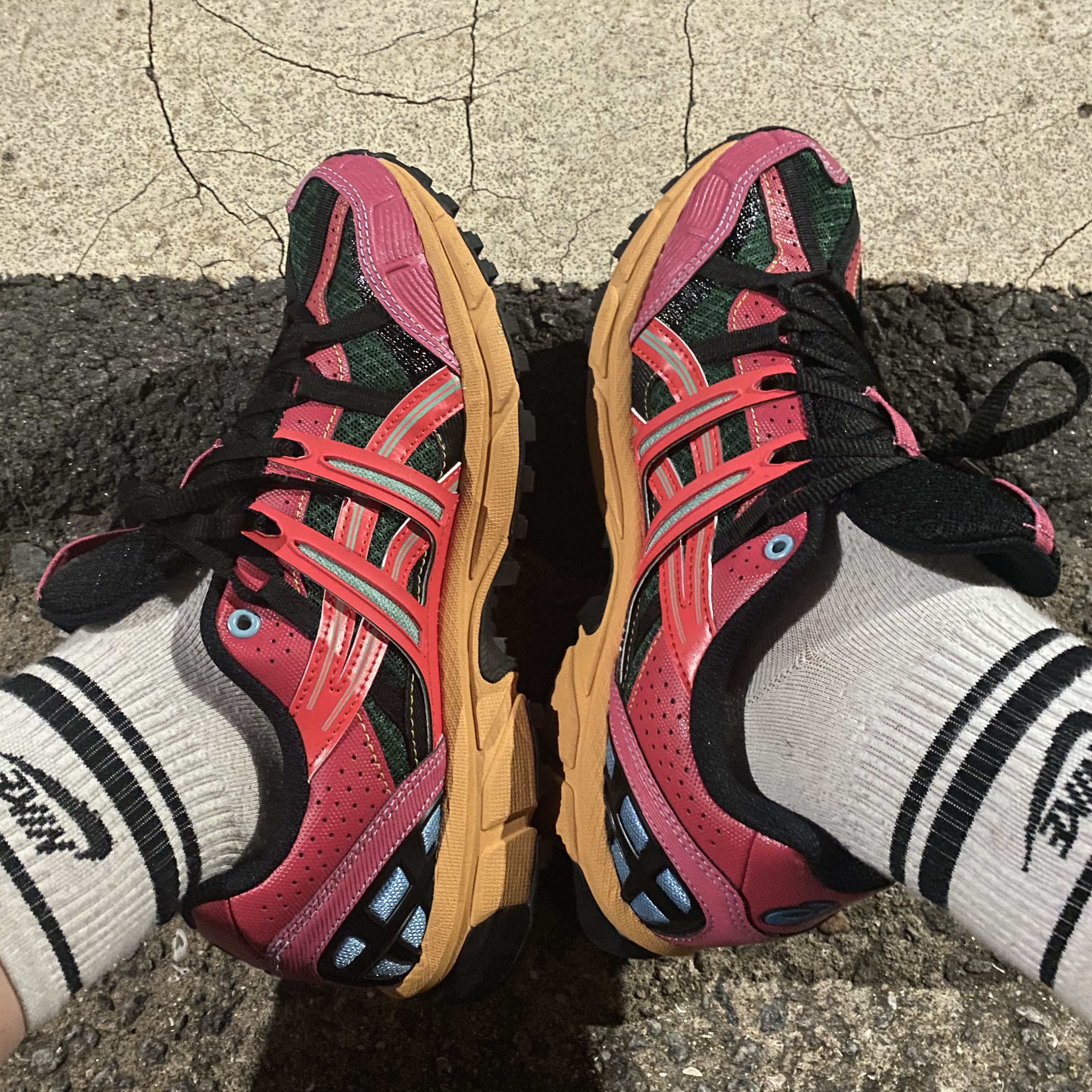 Asics x Andersson Bell Gel-Sonoma 15-50 Bright Rose Evergreen 착용 스타일 - 4