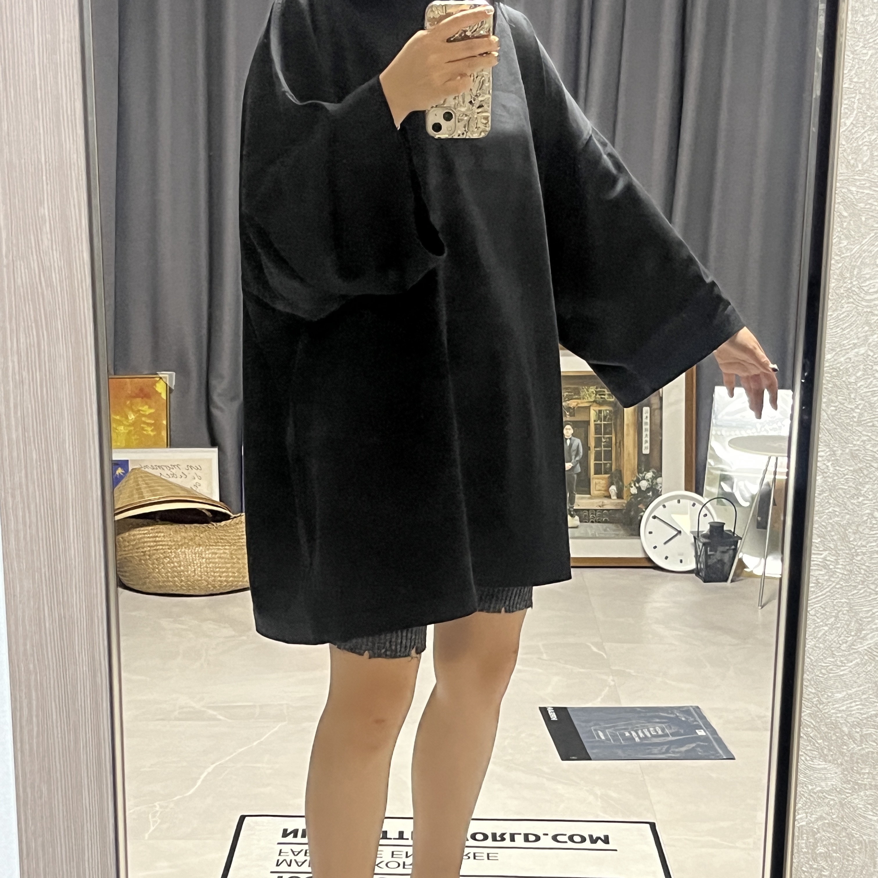 Yeezy Gap Engineered By Balenciaga Dove 3/4 Sleeve T-Shirt Black 착용 스타일 - 2