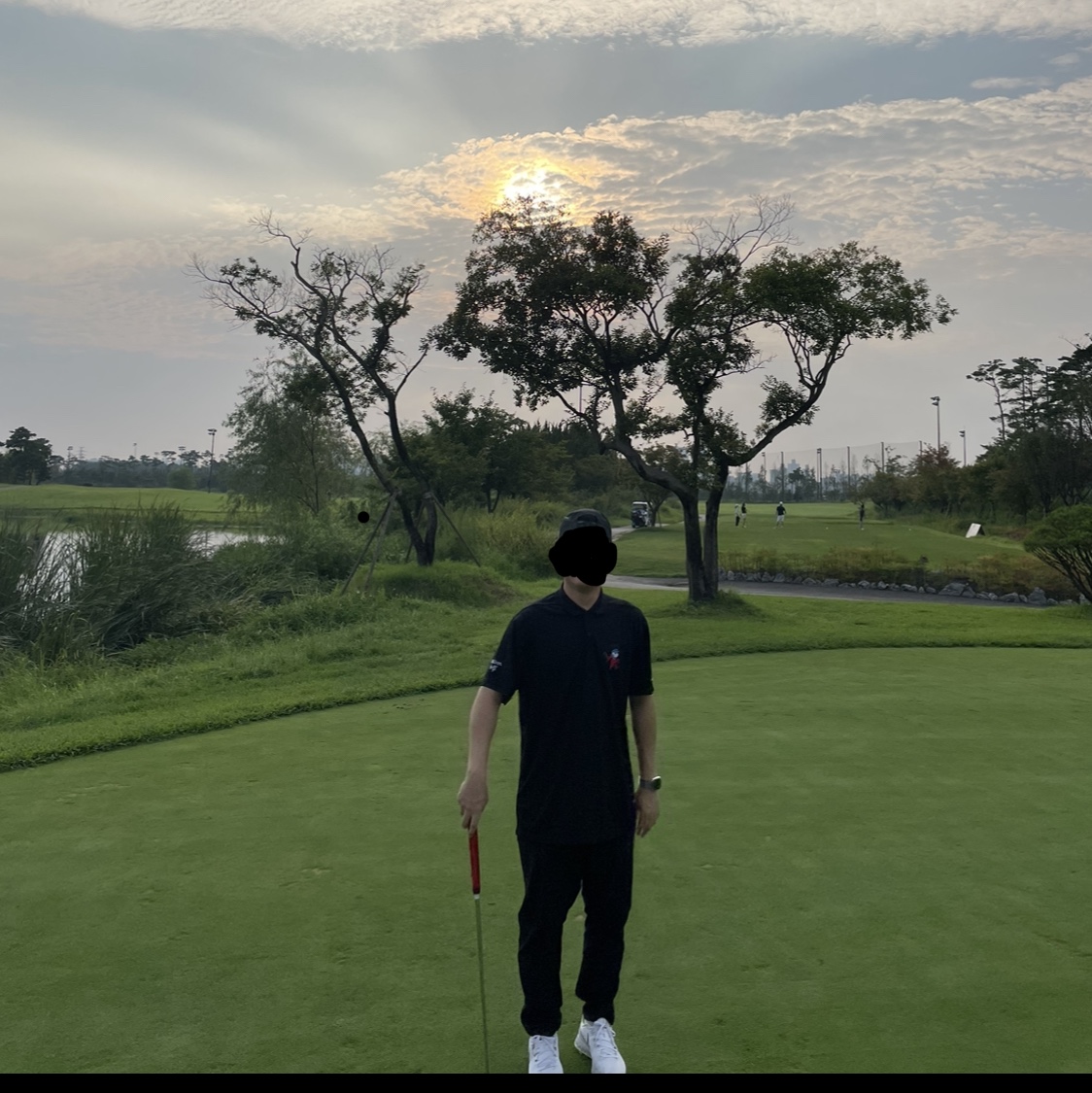 Malbon Golf x Nike Dri-Fit Victory Solid Polo Dancing Buckets Black 착용 스타일