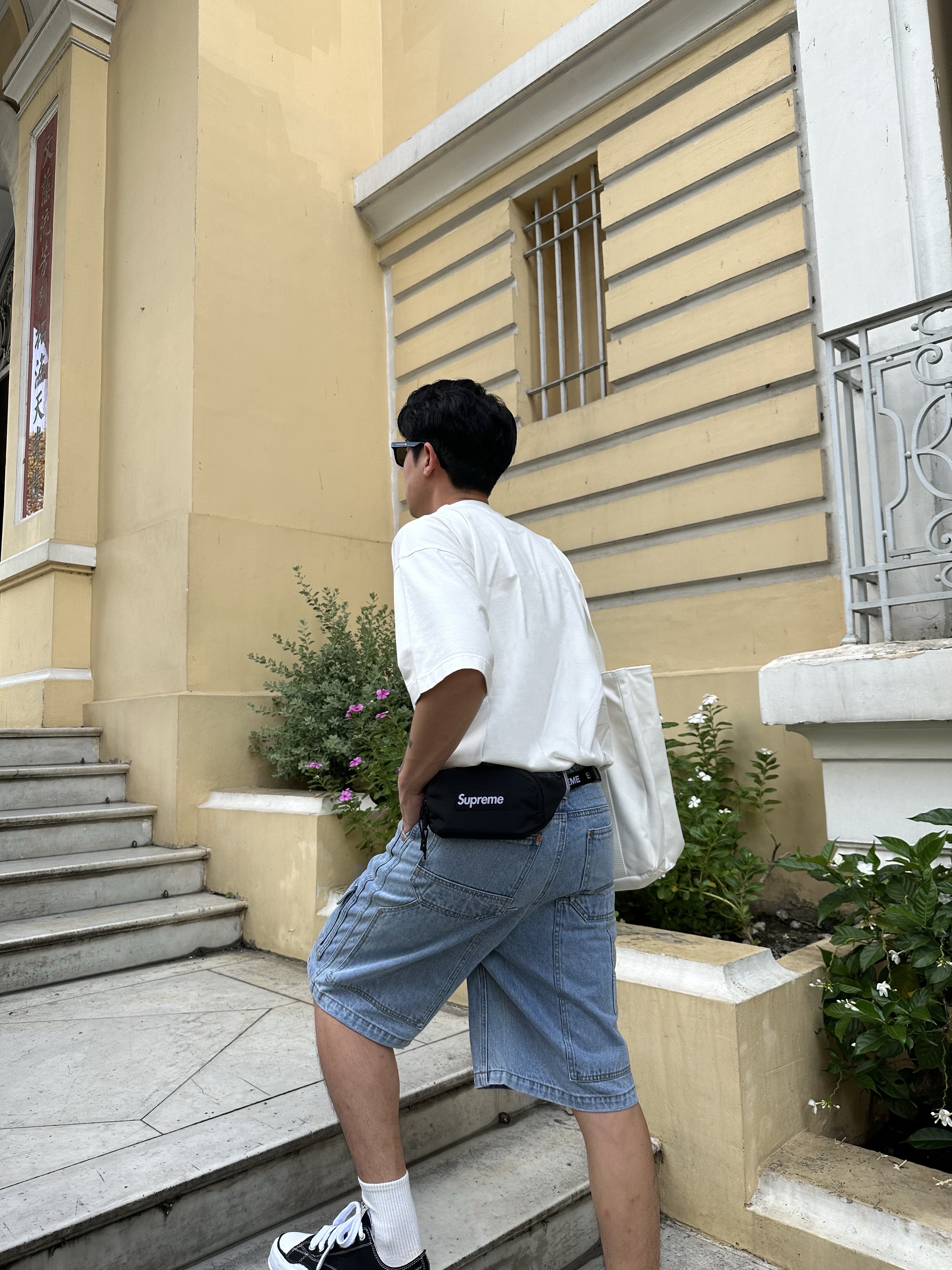 Maison Mihara Yasuhiro Instrumental Embroidery T-Shirt White, Supreme Canvas Tote White 착용 스타일 - 3