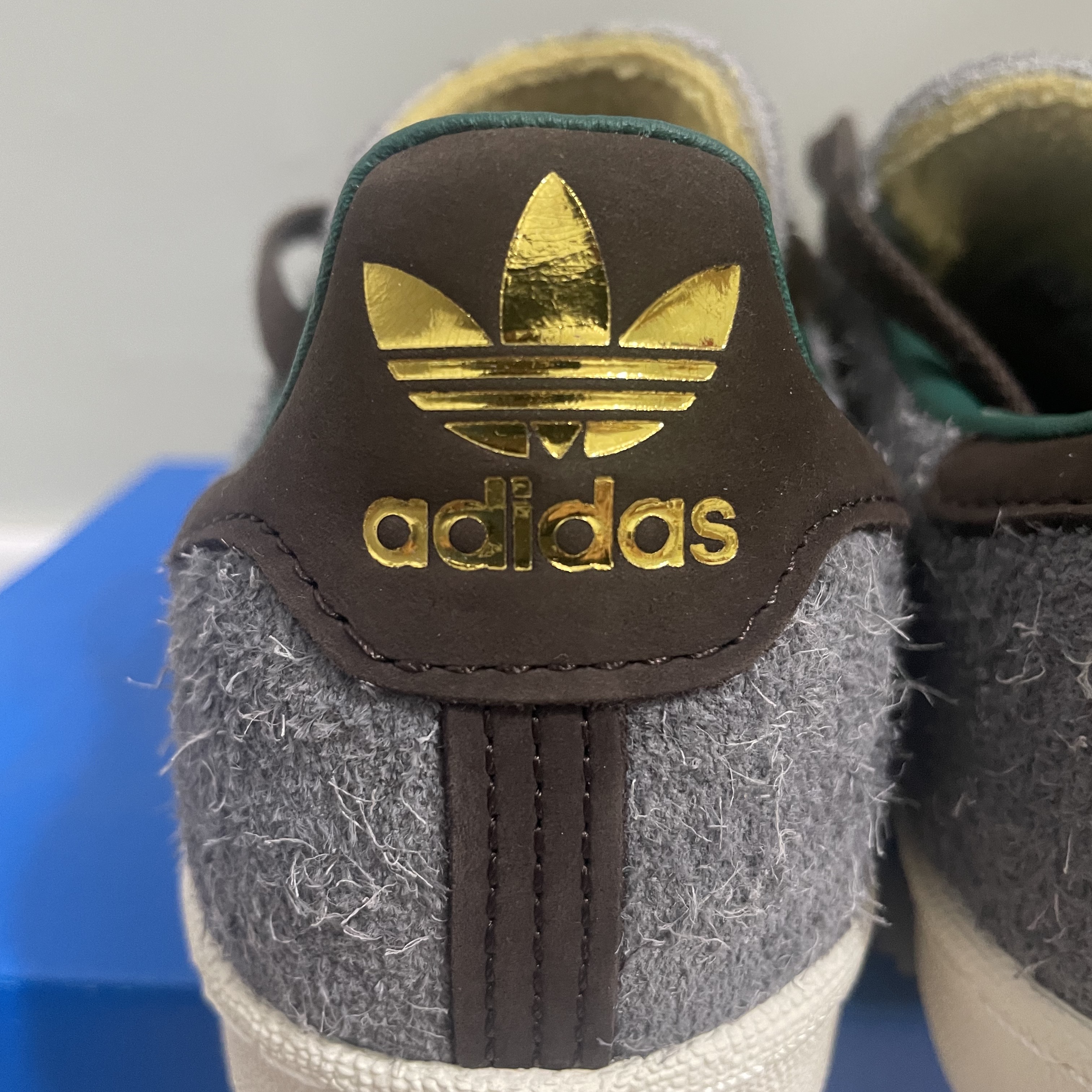 Adidas x Bodega x Beams Campus Grey Off White 착용 스타일 - 4