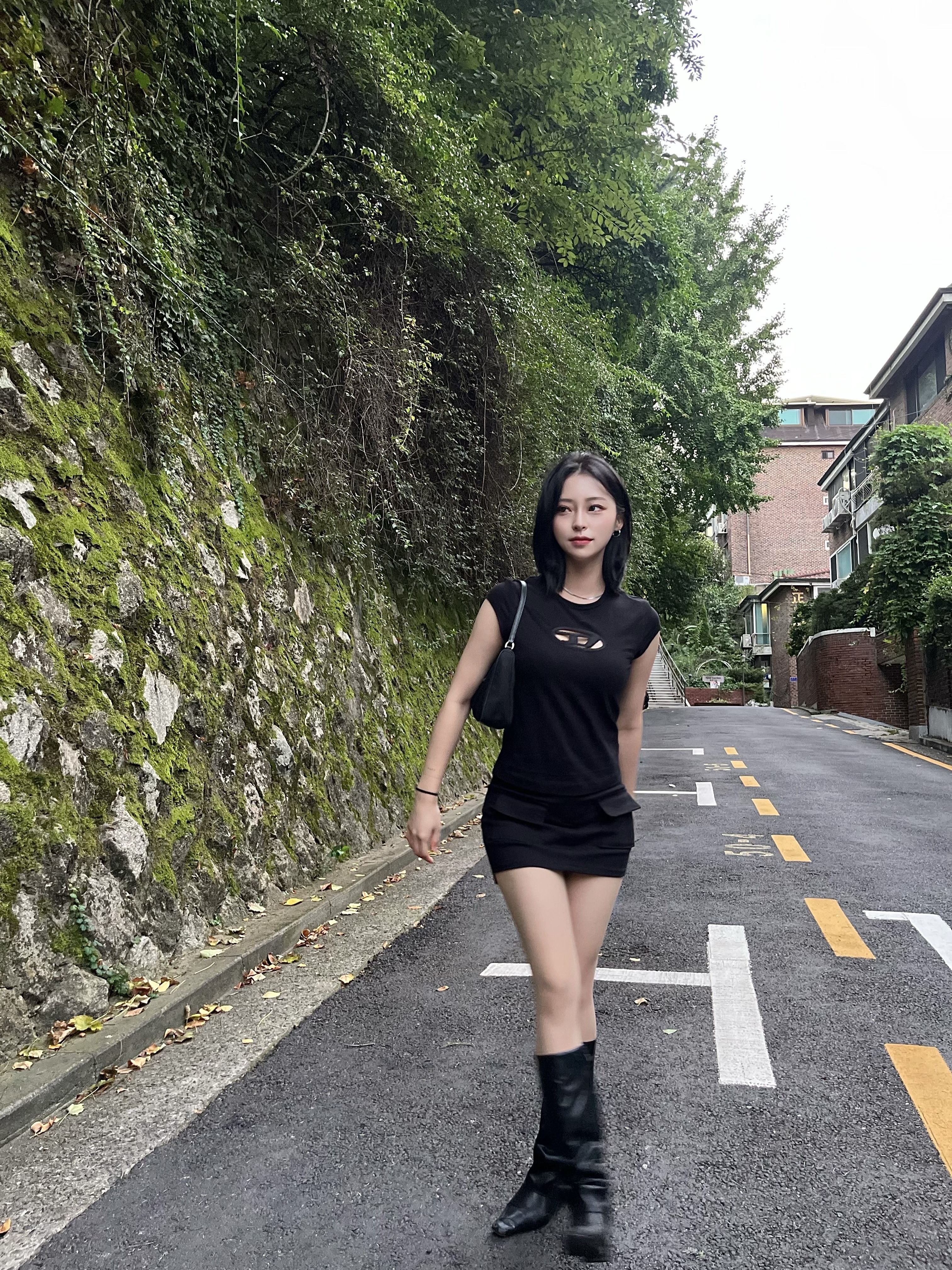 (W) Diesel T-Angie Peekaboo Logo T-Shirt Black 착용 스타일 - 1