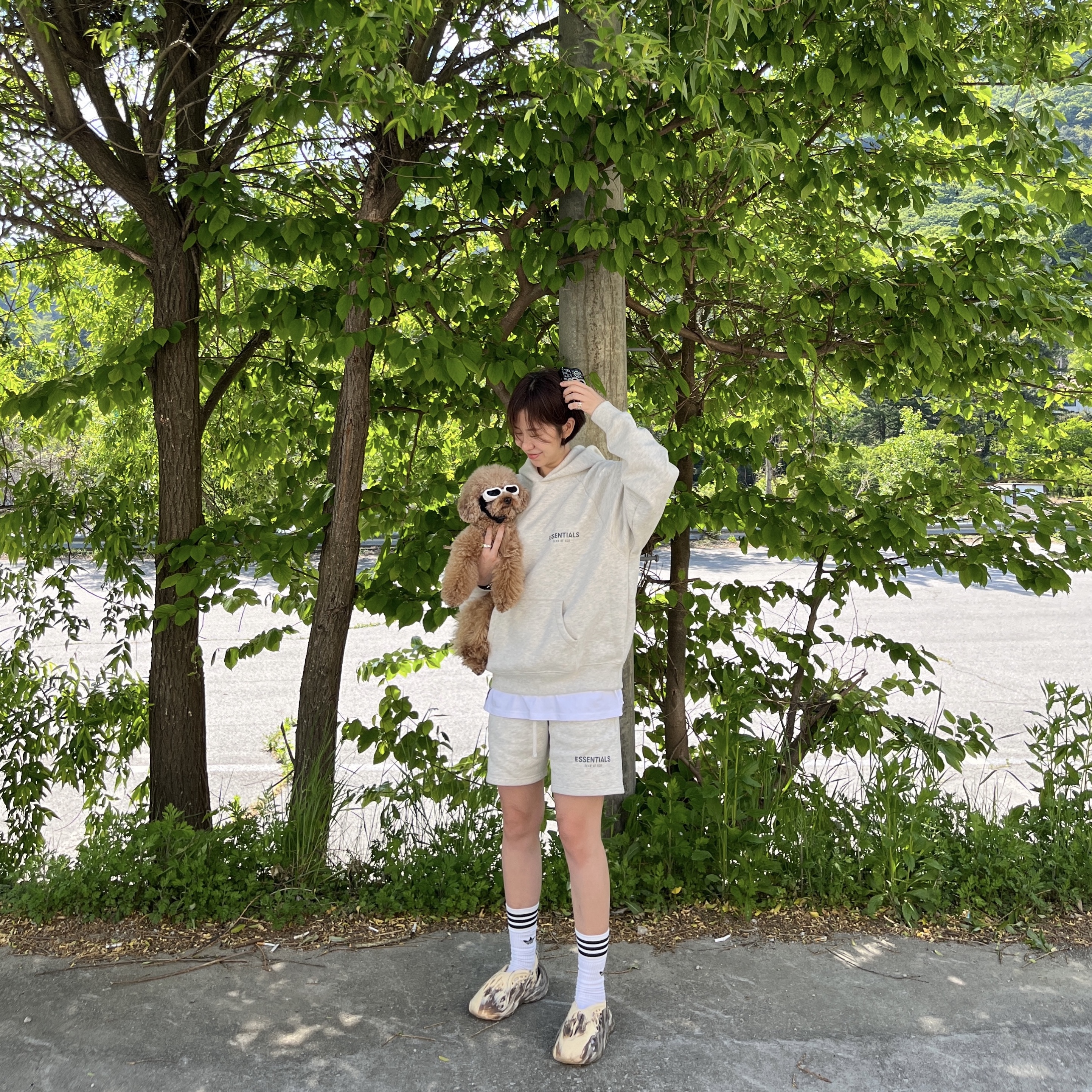 Essentials The Core Collection Pullover Hoodie Oatmeal, Essentials The Core Collection Sweatshorts Oatmeal 착용 스타일
