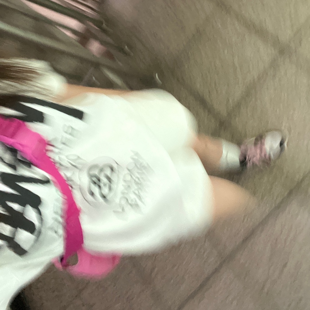 Stussy World Tour T-Shirt White, (GS) Jordan 1 Mid Light Arctic Pink 착용 스타일 - 3