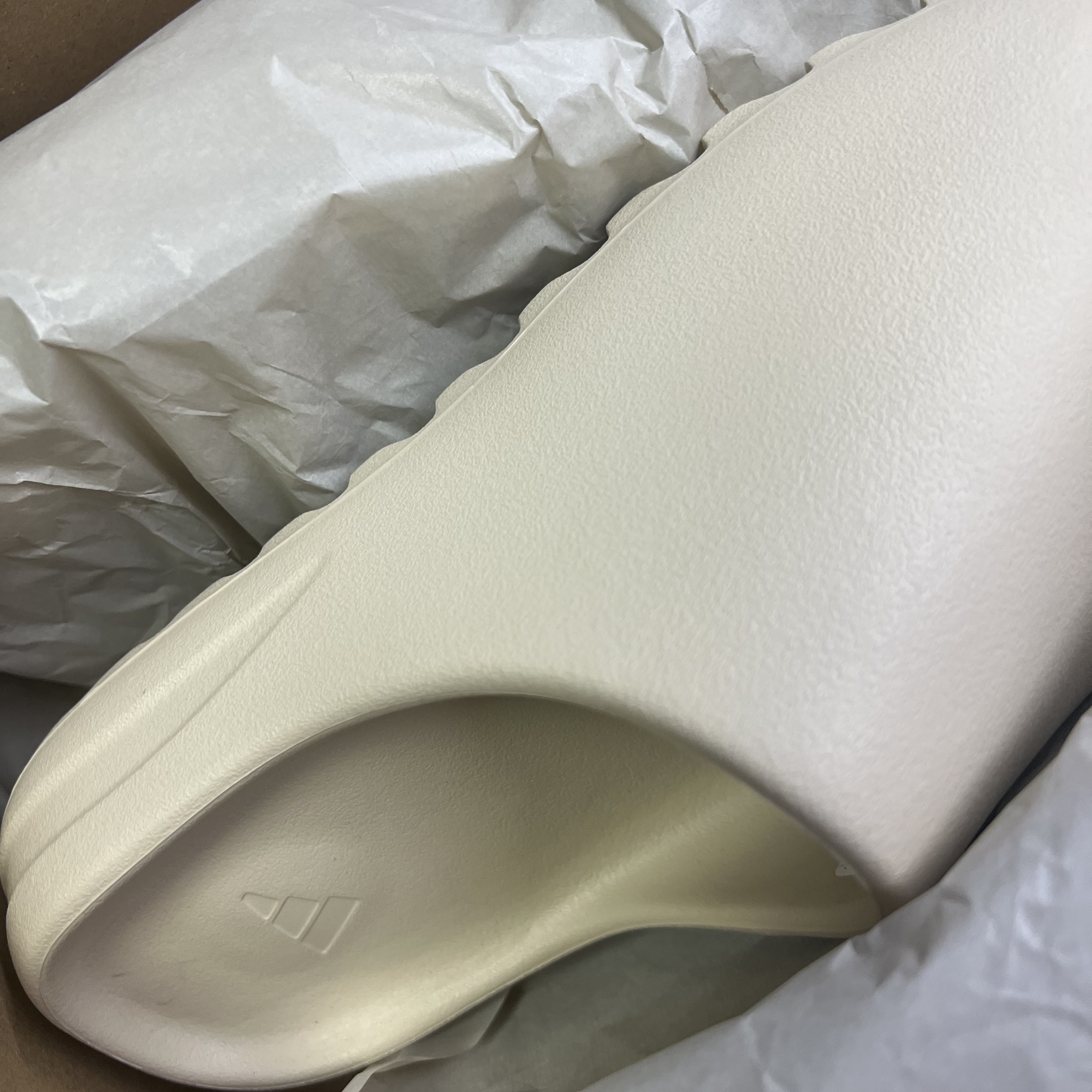 Adidas Yeezy Foam RNNR Carbon, Adidas Yeezy Slide Bone 2022/2023 착용 스타일 - 2