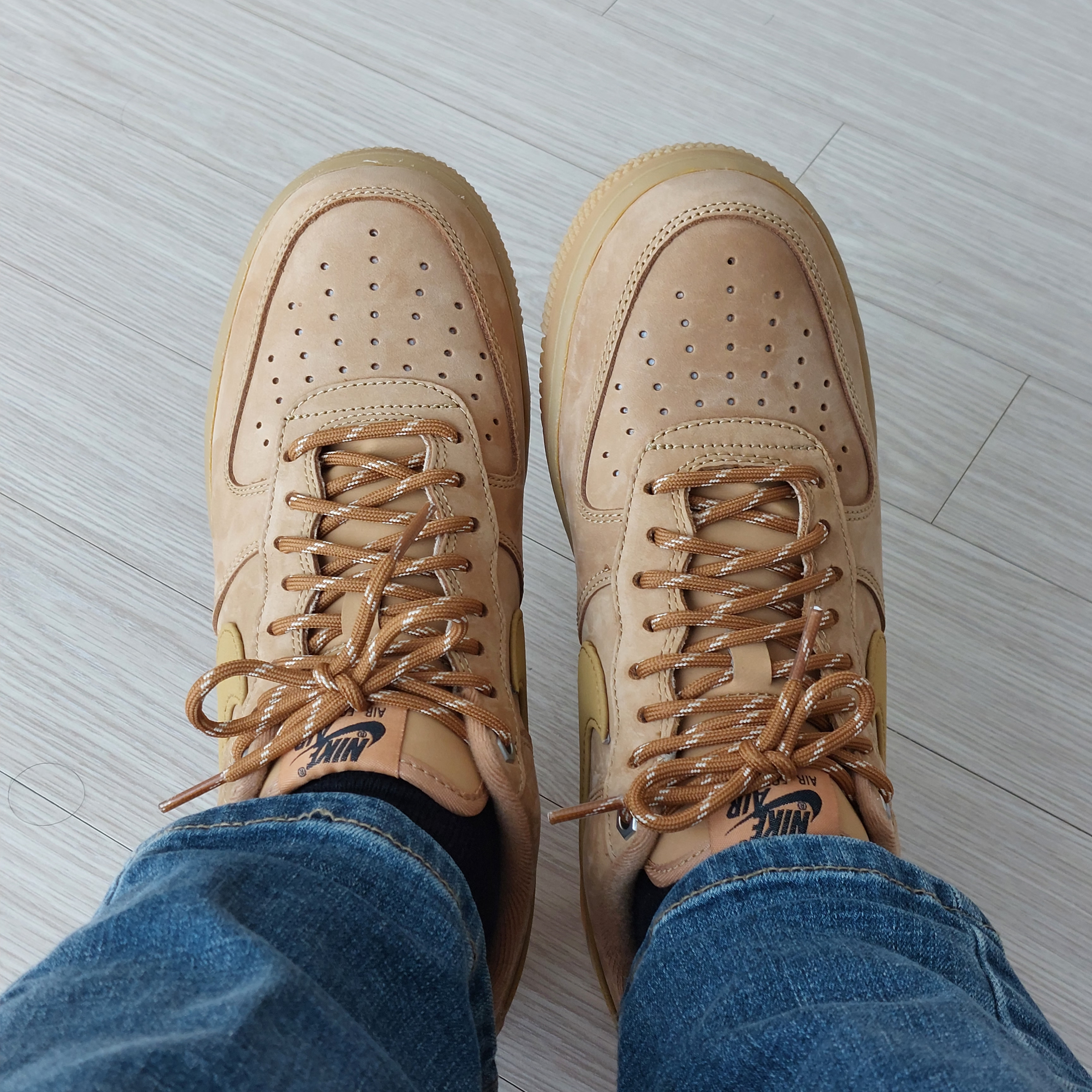 Nike Air Force 1 '07 WB Flax 착용 스타일